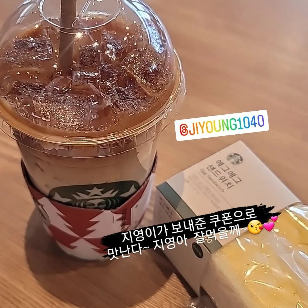 나는 인연에대해 되게 새새하게
챙기는편인데ㆍ
나블로그시절 만났고
친구들과 부산가서 한번만났고

그시절 블로그친구들과 언니들과
거의다 헤어졌음에도ㆍㆍ

따로는 못봤지만
애들옷 말고도 이런저런
내피드에 꾸준히 연락해오는
언니 보니 마음이 울컥해(술마셨음ㅋㅋ)

언니진짜 보고 술한잔하러. 간다잉♡♡♡
우리 조만간만나 ♡너무보고싶네^^

orange_rabbit02