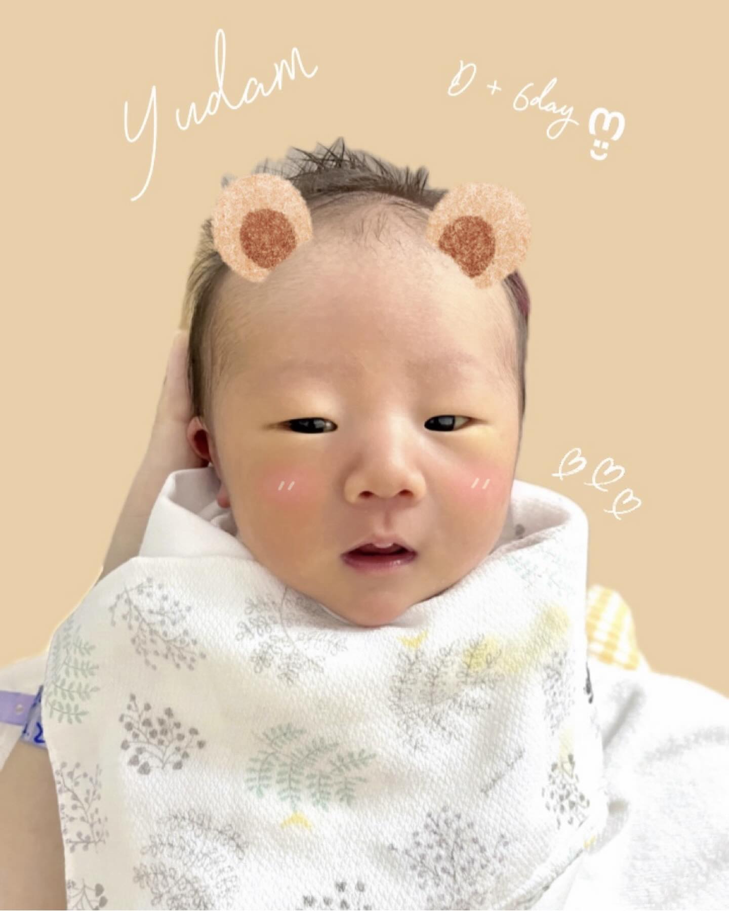 인생 6일차 ฅᐢ..ᐢ₎♡

울 유담이 태어난지 6일째되는 날
수유콜 갔더니 눈말똥말똥 뜨고
엄마 기다렸어용 🫶
우래기 그새 눈도 커지고 
얼굴도 점점 예뻐져용 ꗯ͈̫
ㆍ
ㆍ
ㆍ
#아기 #아기스타그램 
#베이비 #baby