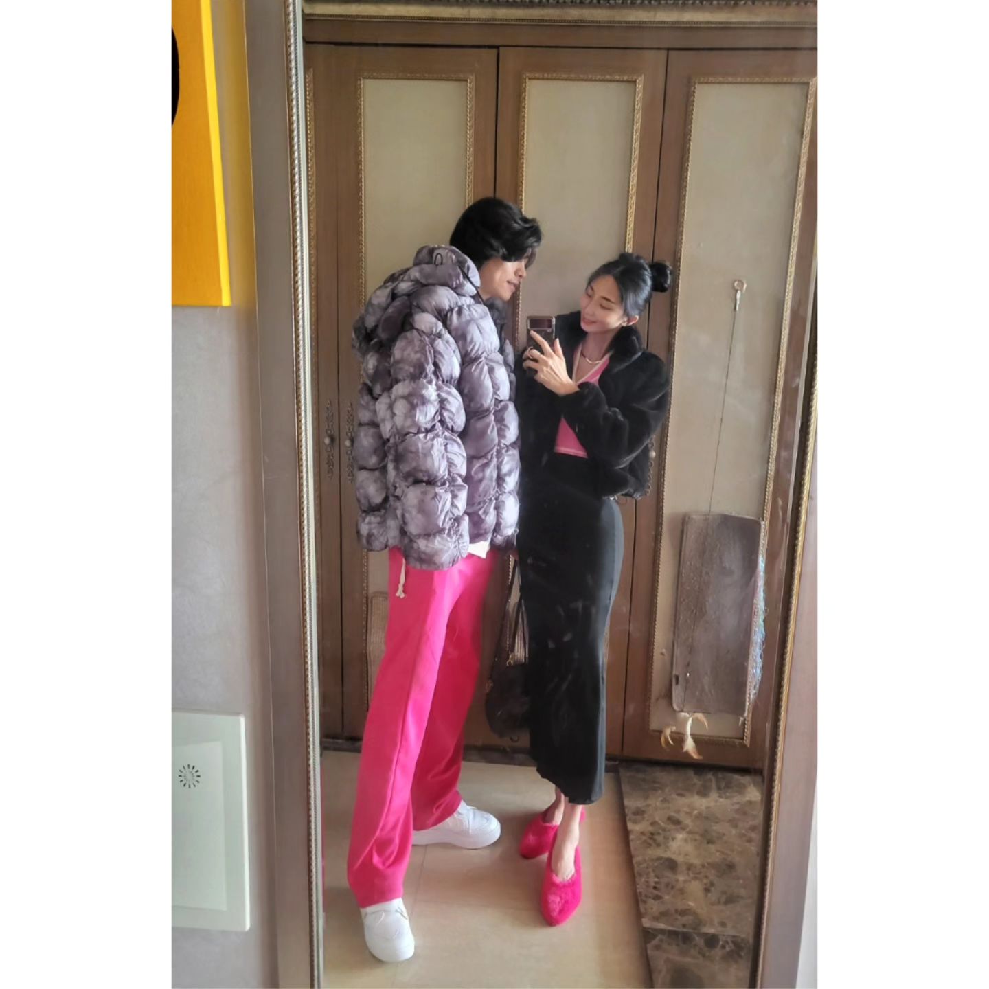#❤️#데이트
#럽스타그램멋스타그램
은근커플룩이네ㅋㅋ
범찌바지랑 내신발이랑 깔맞춤🩷