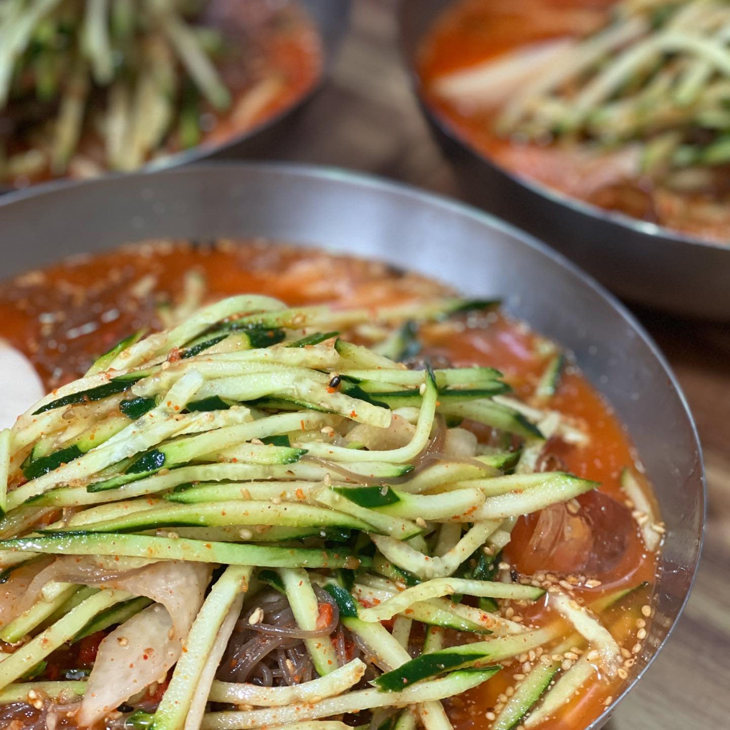 여기 7년만인가?
그때 그멤버 그대로 #낙산냉면 🍜

여름엔 역시#냉면#오이#좋아요
