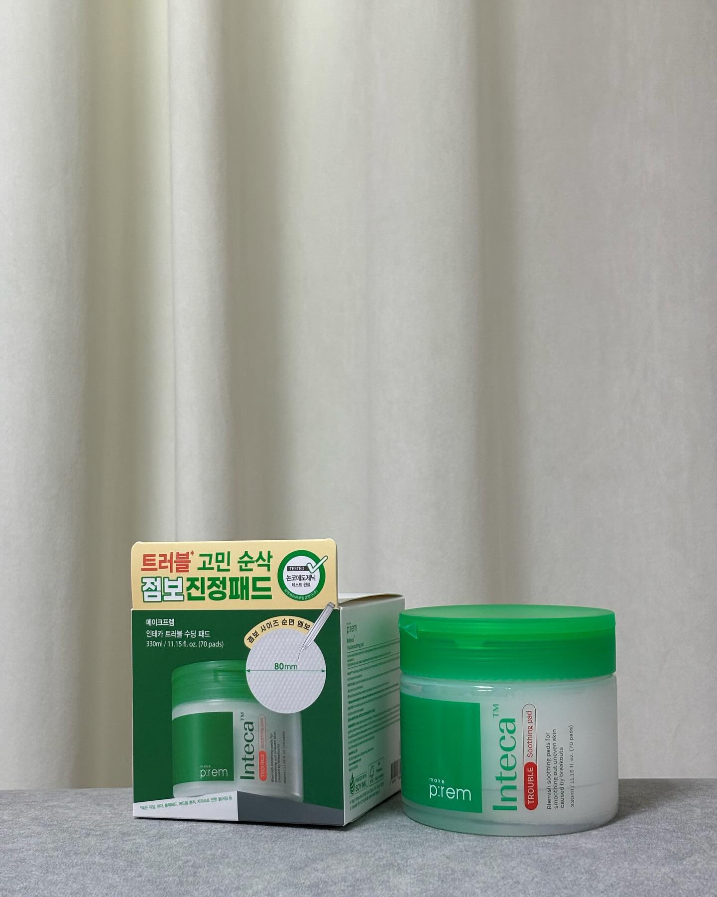 #협찬 

4대 트러블 고민타파 각질, 피지, 블랙헤드, 여드름흔적까지 
8cm 점보 사이즈 양면 엠보 패드로 노폐물은 깨끗하게 
330ml 에센스 대용량 함유로 수분은 촉촉하게 
빅 사이즈 패드 한 장으로 얼굴 전체 피부 컨디션에 맞게 
팩토&닦토 로 케어할 수 있어요

토너 약 2통 분량의 에센스가 함유되어 
마지막까지 촉촉하게 사용 가능해요 

모공보다 작은 나노 시카, 인테카가 함유되어 
더 빠르고 강력하게 진정 효과를 볼 수 있어 
트러블 진정 케어하기 너무 좋아요 🪄

#화해 #화해SNS리뷰단 #메이크프렘 #인테카패드 #토너패드