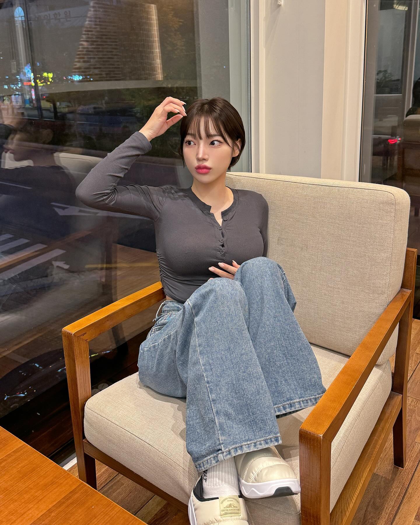 하다하다 내가 숏컷을 할 줄이야.. 
숏컷 어때?