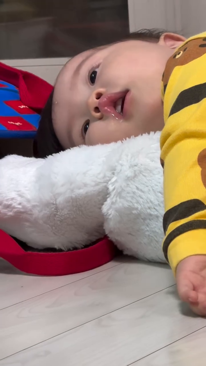 #나보다세모난사람

어쩜 입모양이 황아빠랑 똑같은거지
ㅋㅋㅋㅋㅋㅋㅋㅋㅋ

#유전자의신비