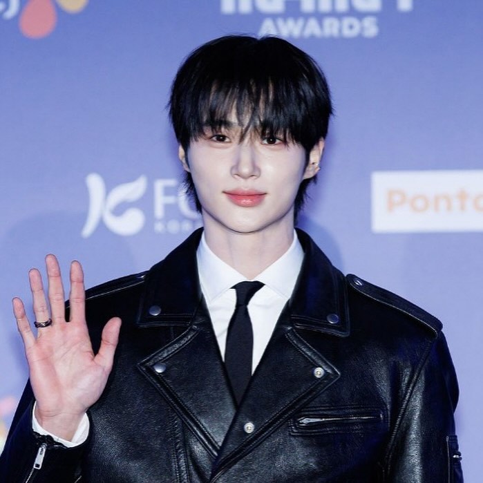 2024 MAMA AWARDS 변우석 🖤

ARTIST byeonwooseok 
MAKE UP daindaini
HAIR hi__hikim 
STYLIST imhrim 

메이크업 예약은 프로필링크로🤍🤍🤍
#다인쌤메이크업 #다인쌤 #키츠다인
#키츠 #키츠헤어메이크업 #kitts