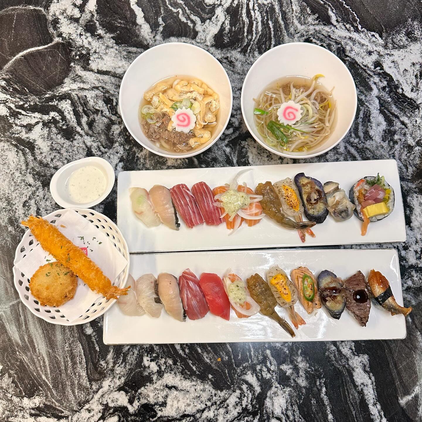 #협찬 
목포 초밥은 여기다🚩 #목포해태초밥 🍣

와 ,, 통통 그자체인 후토마끼부터
보기 힘든 고등어초밥까지 있는데
가성비는 물론이고 퀄리티, 맛까지 전부 다 최고에유 👍🏻

저는 초밥사랑하는 사람인데 아이들과는 절대 외식못하는 현실😭
근데 요기는 아이들이 좋아하는 돈까스메뉴까지 있는거 있죠 !!!!!!
그것듀 왕 맛도리 !!
라면&우동까지 있어서 하남매는 아주 싹싹 긁어묵었어여 😋

평화광장에 초밥 찐맛집이 생기다니 너무너무 잘 이용할것같아요 :)
.
#목포평화광장 #평화광장 #목포맛집 #목포초밥 #평화광장맛집 #평광맛집 #하당 #목포핫플 #목포스시 #목포데이트 #스시맛집 #목포여행