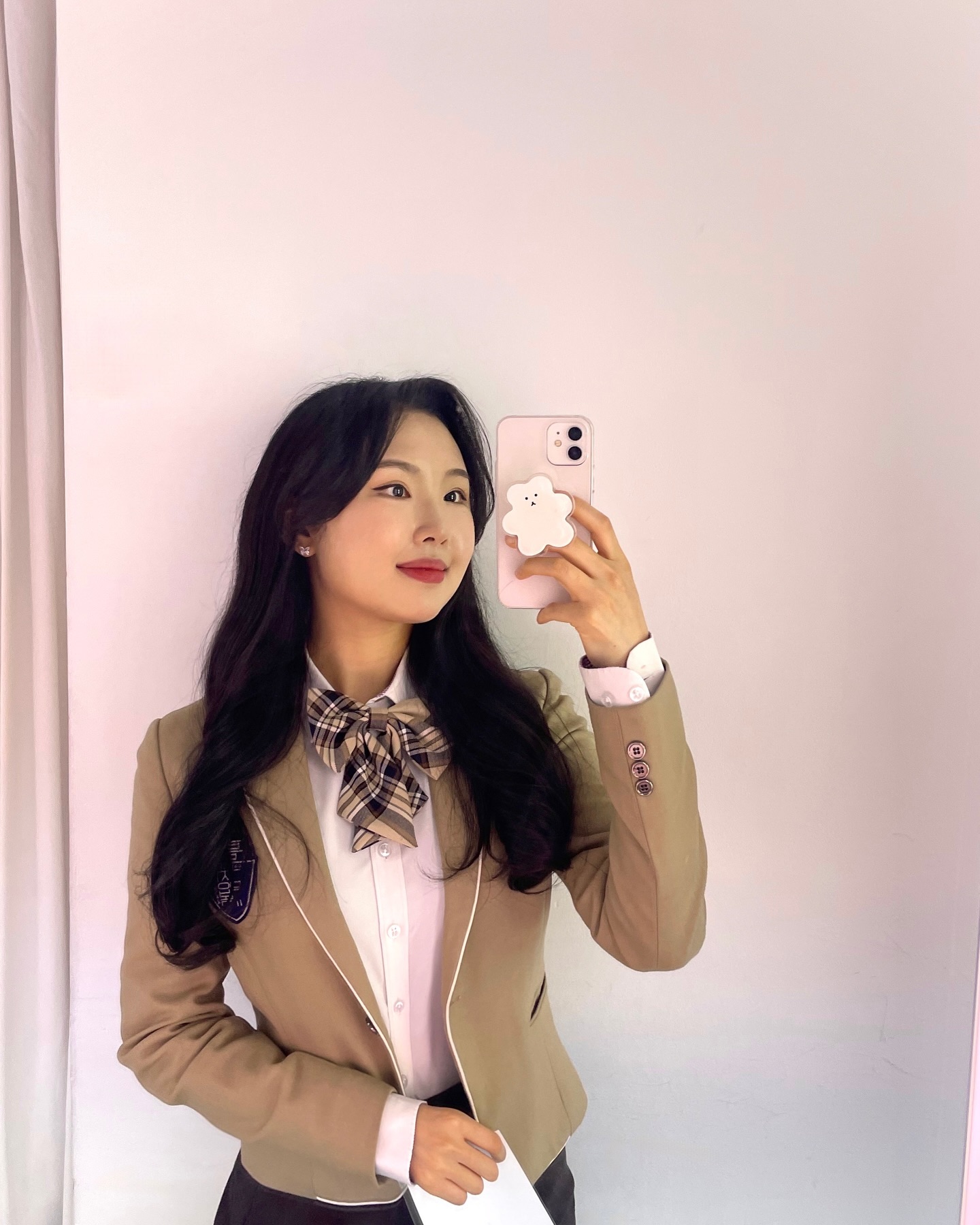 🎠
내 피드에는 가을에 벚꽃이 보이지 ｡·͜·｡ 
롯데월드 쿨타임 찼다

-
#롯데월드 
#롯데월드교복 #감성교복