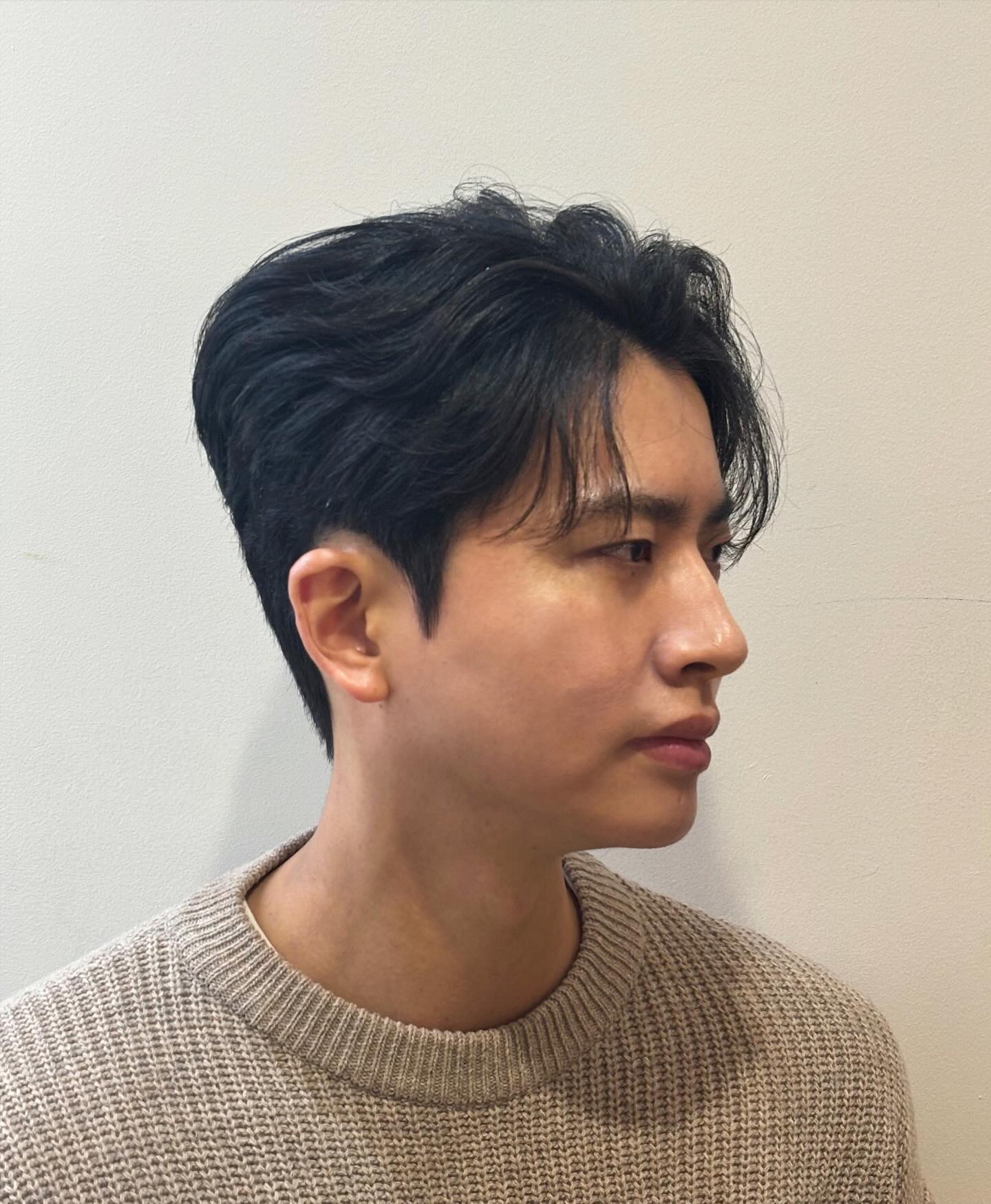 두상 맞춤 디자인 아이롱 펌 🧑🏻‍🦱
#가르마펌 #애즈펌스타일 #아이롱펌
#전주남자머리 #대전남자머리