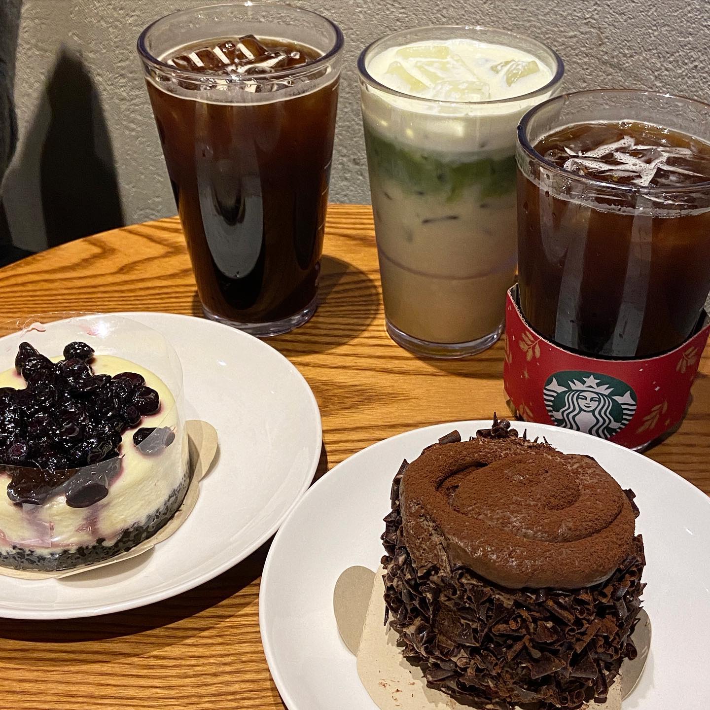 〰️ 
📍스타벅스 남성역점

⭐️⭐️⭐️⭐️
갈때마다 사람 많은 남성역 핫플🔥
커피도 맛있구 케잌도 맛있구☕️🍰

📋
콜드브루 5,400원
클래식블루베리 치즈케이크 7,900원

🗺️
서울 동작구 사당로 219