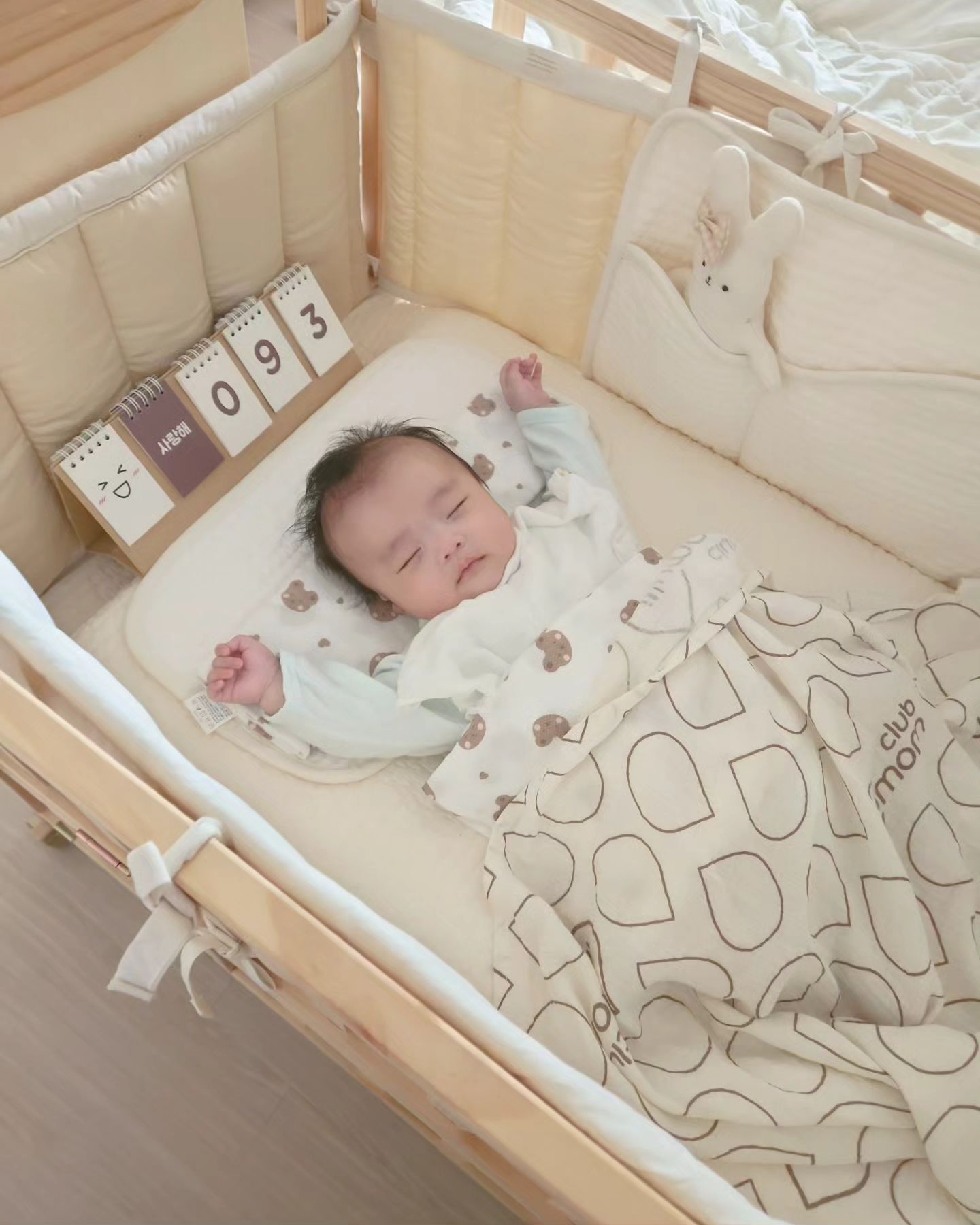 첫 통잠 잔 인생 93일차
쪼꼬미의 귀욤귀욤한 일상💙