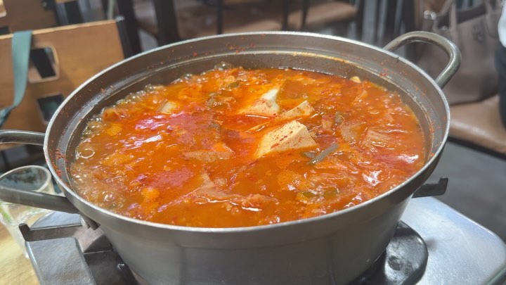 을지로 은주정
쌈싸먹는 김치찌개! 
#을지로은주정 #은주정 #은주정김치찌개