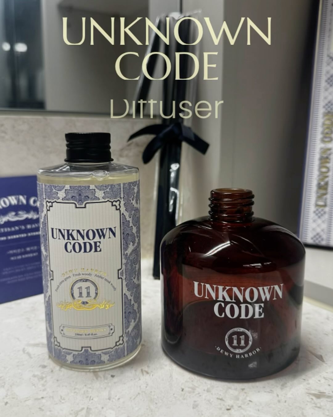 #협찬 #AD #언노운코드 #디퓨저 #명품디퓨저 unknown_code.official 
One of the best Christmas present 🎁💝🎄🌲🎅

분재를 기반으로 한 브랜드. 언노운 코드의 시그니처 디퓨저. 🌳

제가 선물 받은 디퓨저 세트는 Code No.11 듀이 하버: 비온 뒤 살짝 젖은 흑과 촉촉한 이끼, 그리고 그 사이 소사나무에서 퍼지는 그윽한 향조가 딥한 시트러스의 무드로 이끌어 온 방을 무디하게 만들어 주었어요:) 

정말 역대급으로 본 디퓨저중에서 포장도 너무 예쁘고 구성도 너무 잘 되어있어서 선물하기에도 적합해요🤩

#편집샵 #분재 #데스크테리어 #인테리어 #편집샵 #실내방향제 #드레스퍼퓸 #명품방향제 #인테리어소품 #30대남자생일선물 #20대남자생일선물