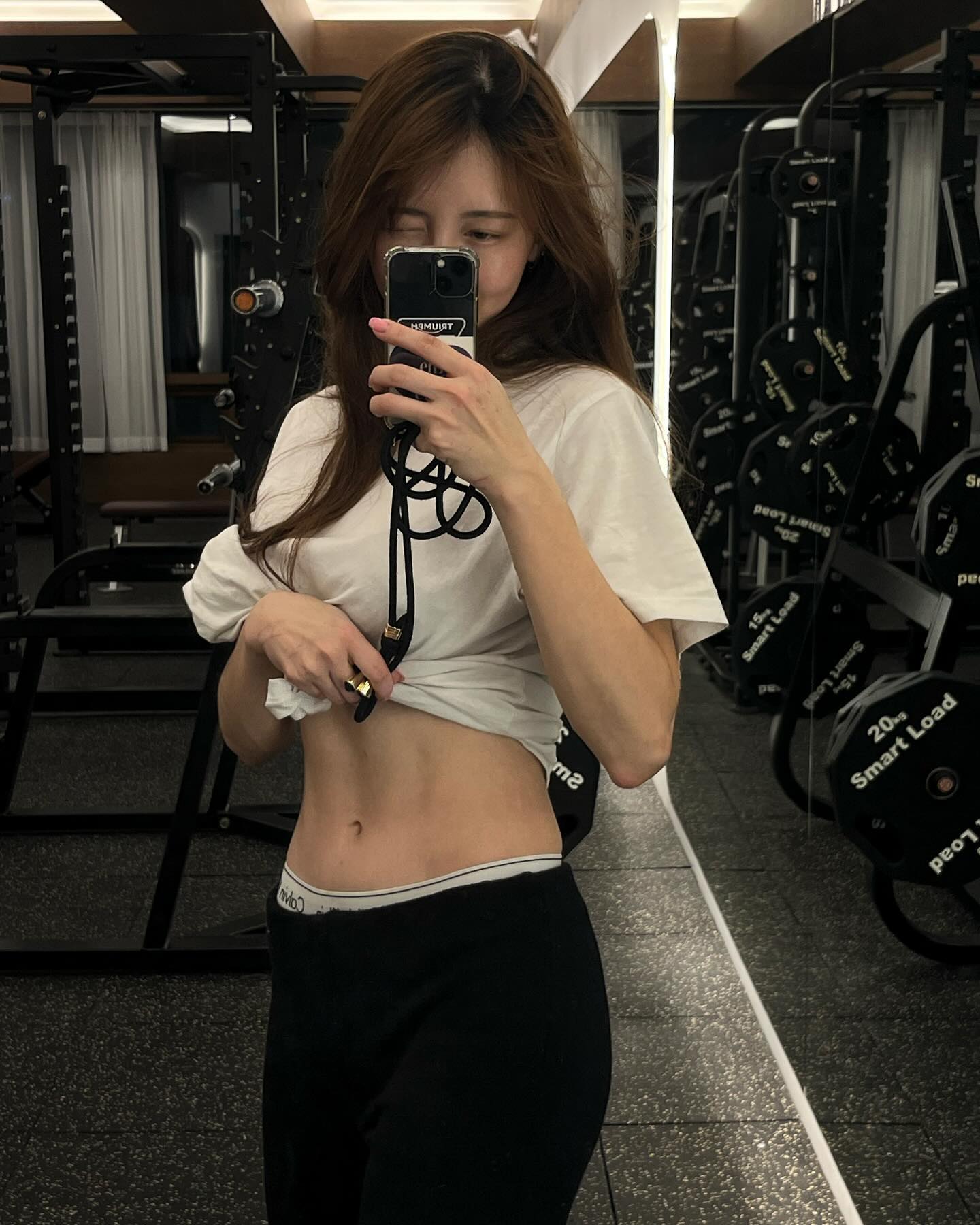 칭구랑 카페가기로했다가 센터까지 끌려갔다 온 일요일 😳

더워서 점점 내려가고 올라가는 기모바지ㅋ_ㅋ
그리고 두달전부터 빠져있는 노래까즤~ 
좋은 주말이였다! 

#운동소통 #운동일기 #눈바디 #바디체크 #바프준비 #하고있는거맞나