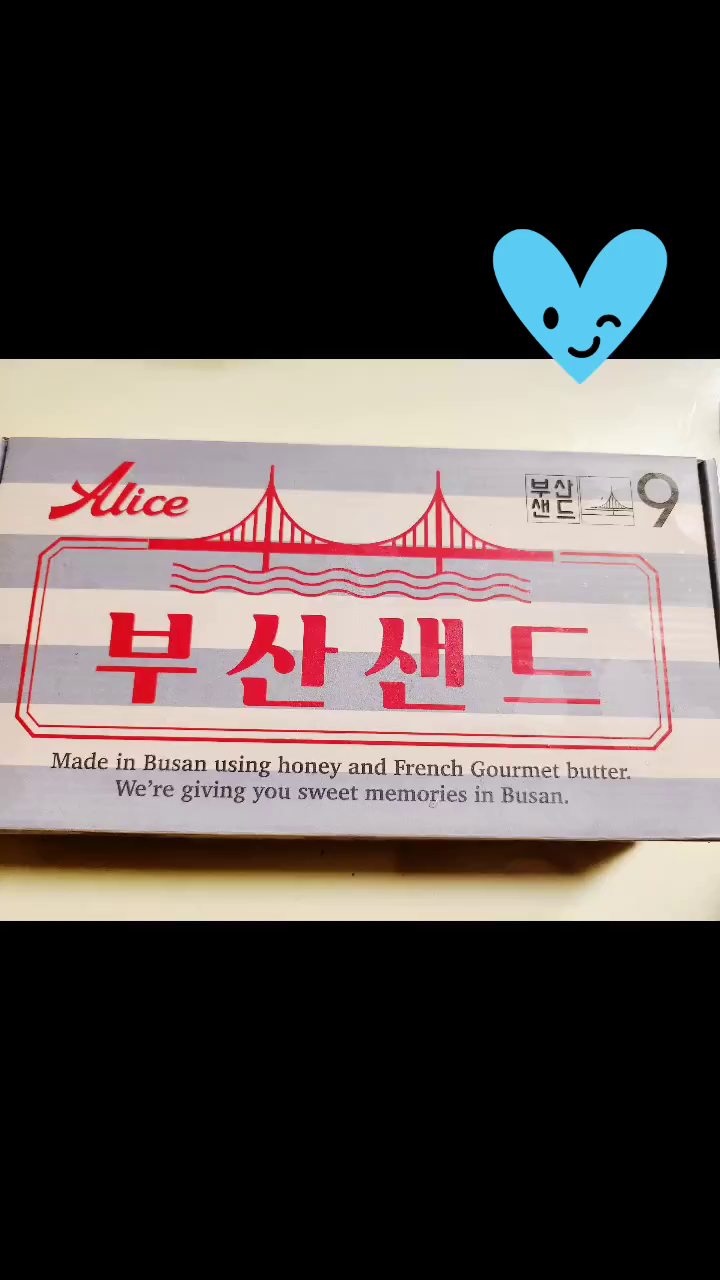 청사포 엘리스도넛
오늘은 박아나 님과 함께 
짧아도 너무 짧았던 시간

우리 초딩이가 좋아하는 부산샌드

커피랑 너무 잘 어울리는 버터크림 가득한 
기분 좋아지는 맛^^

#청사포#엘리스도넛#부산샌드