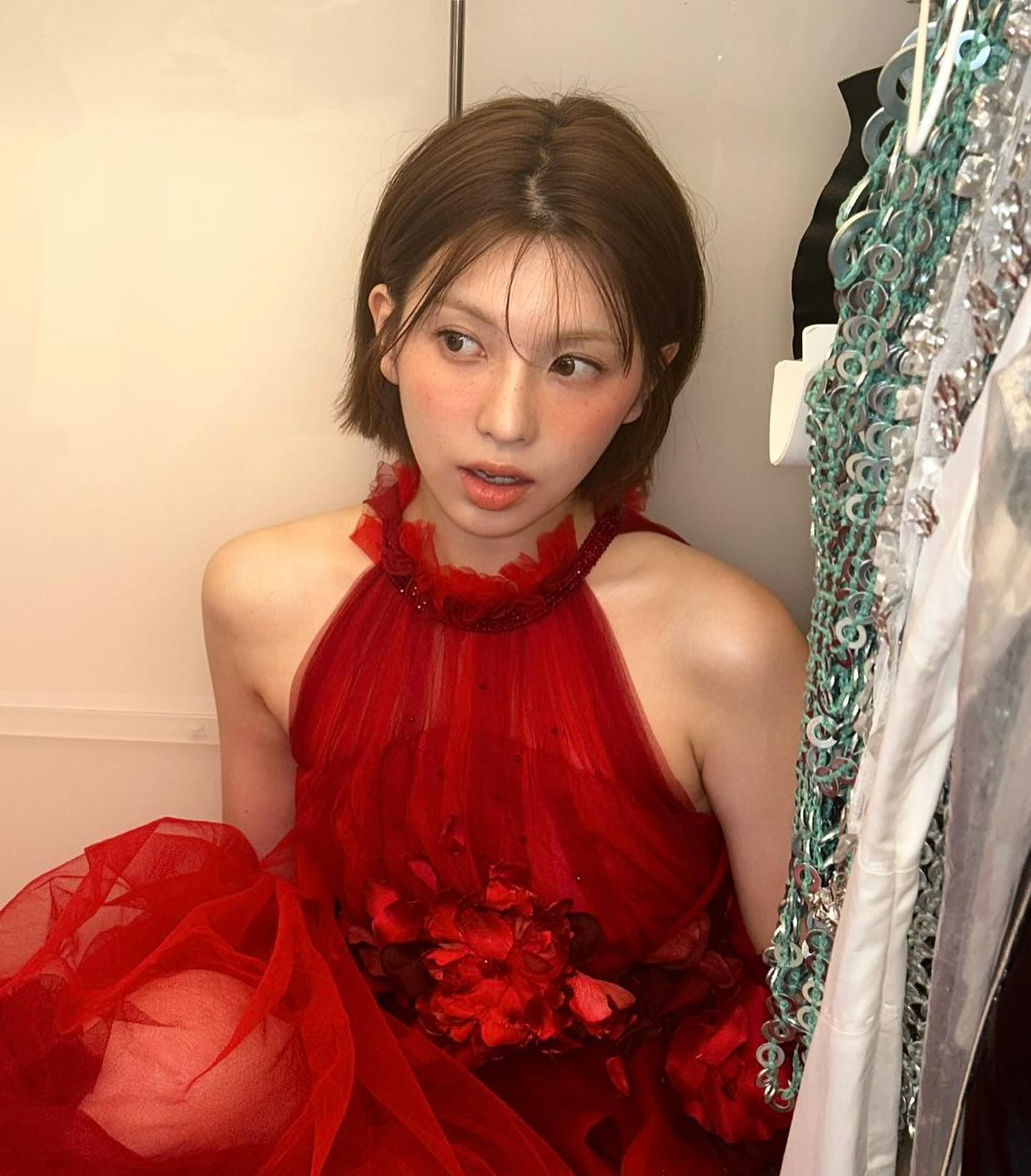 발그레 한 볼에 깨 콕콕 우리 배이❤️

ARTIST nmixx_official 
MAKE UP daindaini 
HAIR hi__hikim 
# kitts_hairmakeup 

메이크업 예약은 프로필링크로🤍🤍🤍
#다인쌤메이크업 #다인쌤 #키츠다인
#키츠 #키츠헤어메이크업 #kitts