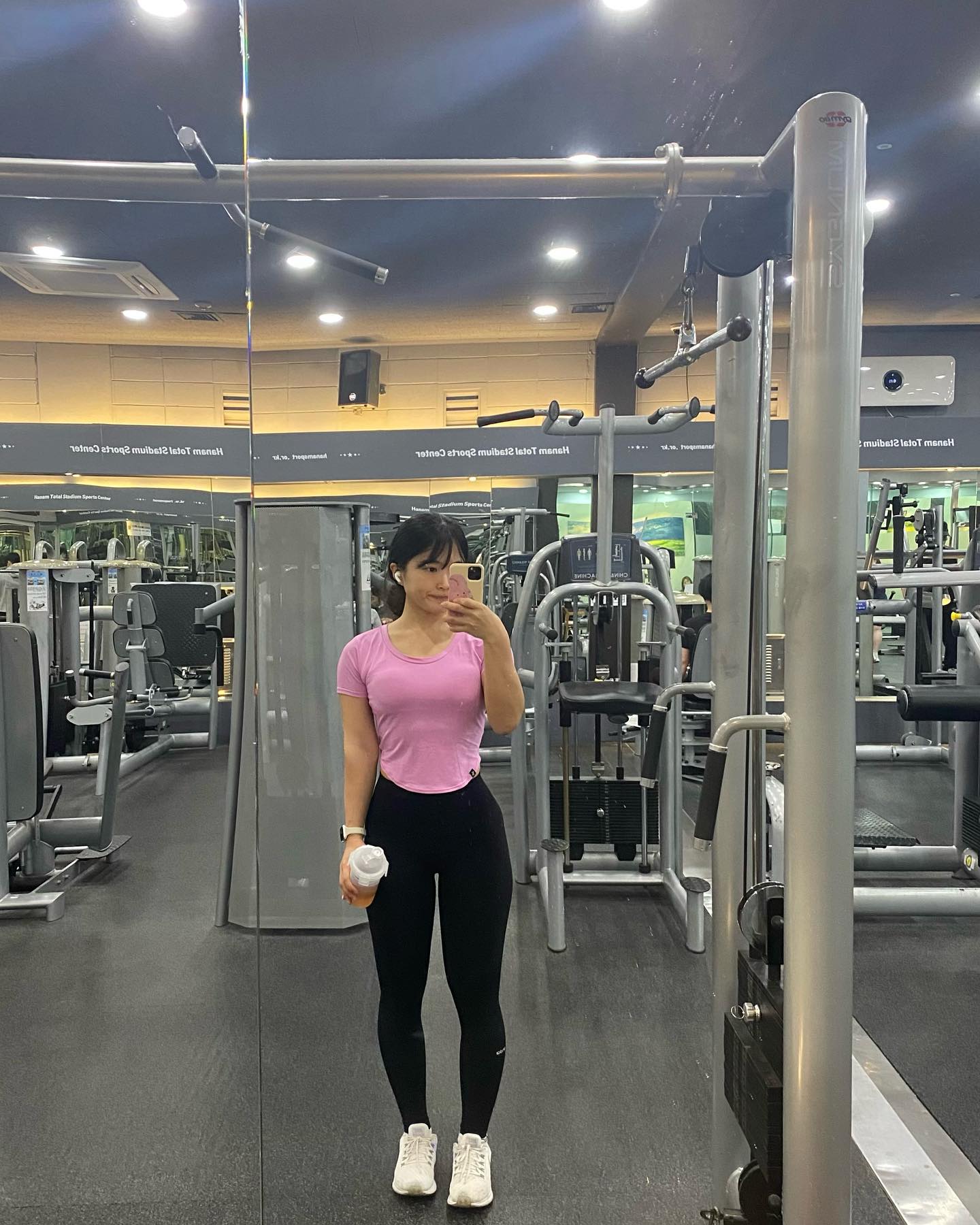 요새 너무 잘 먹고 댕기는 바람에 다시 행복한 돼지가 되어 가는 즁,,🐷🐷

다가올 연말 약속이 두려워 미리 미리 조금씩 관리해야지,,
역시 다이어트는 평생인 것인가,,

스미후루에서 제공 받은 “반값 바나나” 로 운동 후 얼린 바나나+프로틴가루 섞어 쉐이크 만들어 먹으니 세상 행복,,,🍌✨

가격은 절반, 영양은 두배로 즐기는 영양만점 반값 바나나!! 반값인데 달달하니 넘 맛있고! 퀄리티도 우수해용! CU 편의점에서 구매가능 합니댜🍌💛