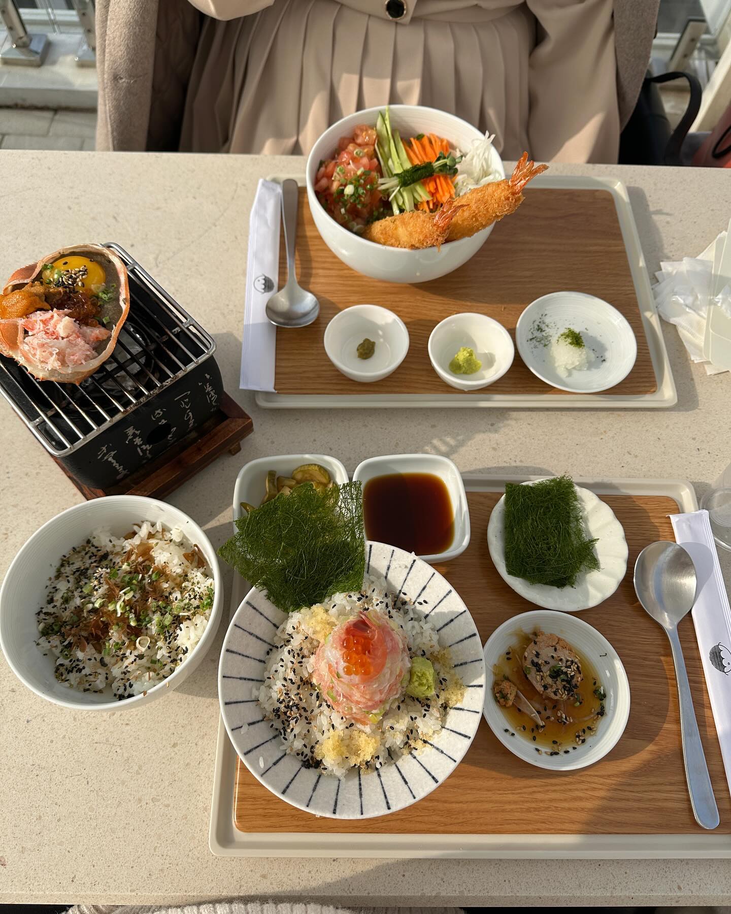 ⠀⠀⠀⠀⠀⠀⠀⠀⠀⠀⠀⠀⠀⠀⠀⠀ 
📍연어국수&덮밥이 맛있는 ‘미쁘정’
⠀⠀⠀⠀⠀⠀⠀⠀⠀⠀⠀⠀⠀⠀⠀⠀ 
⠀⠀⠀⠀⠀⠀⠀⠀⠀⠀⠀⠀⠀⠀⠀⠀ 
커밍순 두둥탁! 요건 맛보기😛
⠀⠀⠀⠀⠀⠀⠀⠀⠀⠀⠀⠀⠀⠀⠀⠀ 
이쁨과 맛 둘을 다 즐길 수 있는 미쁘정 곧 소개해드릴게요!
⠀⠀⠀⠀⠀⠀⠀⠀⠀⠀⠀⠀⠀⠀⠀⠀ 
⠀⠀⠀⠀⠀⠀⠀⠀⠀⠀⠀⠀⠀⠀⠀⠀ 
#서울숲맛집 #뚝섬역맛집 #뚝섬덮밥 #서울역덮밥 #연어국수맛집 #서울숲핫플 #루프탑식당 #뚝섬역데이트 #서울숲데에트 #미쁘동 #제이타쿠동 #연어국수