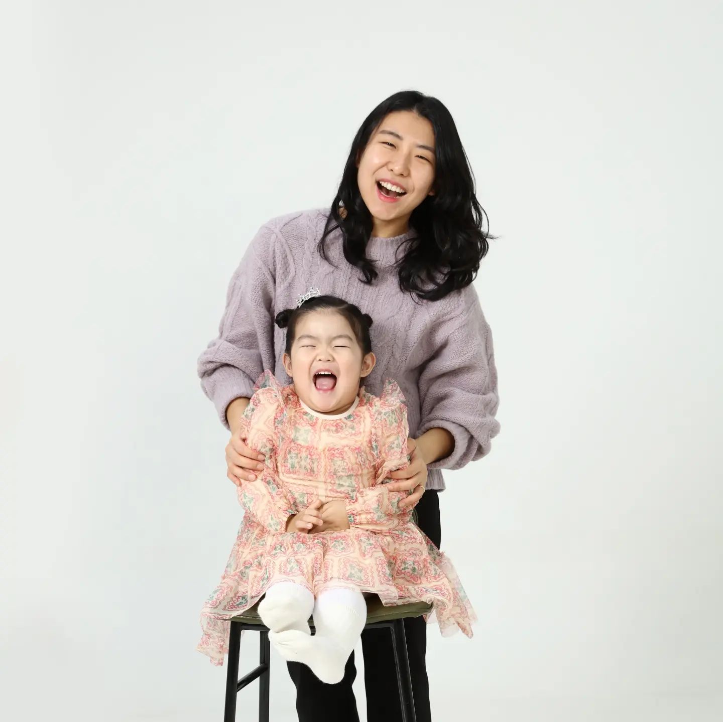 .
울 서윤 엄마랑 아빠 중 누굴 더 닮았을까요~?