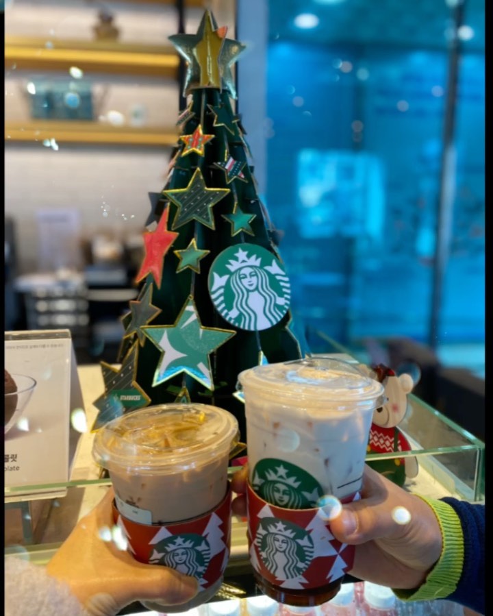 ⠀⠀⠀⠀⠀⠀⠀⠀⠀⠀⠀⠀⠀⠀⠀⠀
미리 메리크리스마스🎄✨💫

벌써 딱 한달뒤면 크리스마스네요!!

어릴땐 크리스마스 무지 좋아했는데.. 요즘엔...

곧 나이 한살 더 먹는거 같아 
그리 반갑지 않네여😭😭

그래도 온가족 함께라면 즐겁게 보내겠지요??^^

여러분도 가족과 함께 즐거운 성탄절되세요~~☃️

미리 메리크리스마스~🎄🎄♥️

#소통 #일상 #일상스타그램 #맞팔 #선팔 #좋아요 #daily #좋아요반사 #선팔하면맞팔 #소통해요 #인친 #데일리그램 #일상그램 #힐링 #맞팔해요 #일상기록 #좋아요테러 #팔로잉 #댓글 #팔로워늘리기 #환영 #미리메리크리스마스 #성탄절🎄