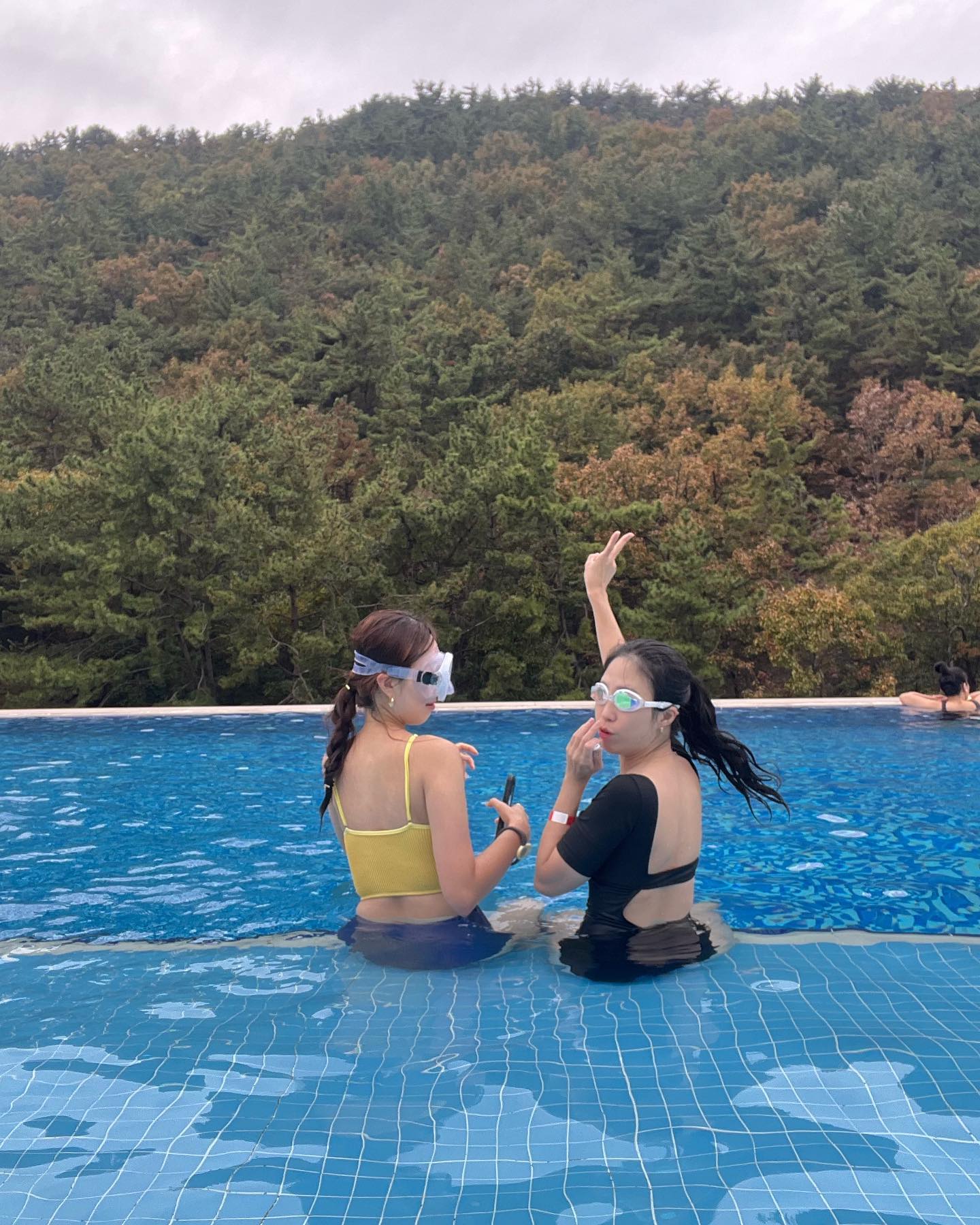 물개 오늘도 신났음🤭
아침 일찍가면 사람도 없고 놀기 좋은 인피니트풀

📍스파더스페이스

⏰ 인피니트 풀 : 10:00 ~ 21:00
  유산온천 : 06:00 ~23:00
✔️ 선베드 이용요금 있음(시간초과할 경우 추가요금)

#스파더스페이스 #창원수영장