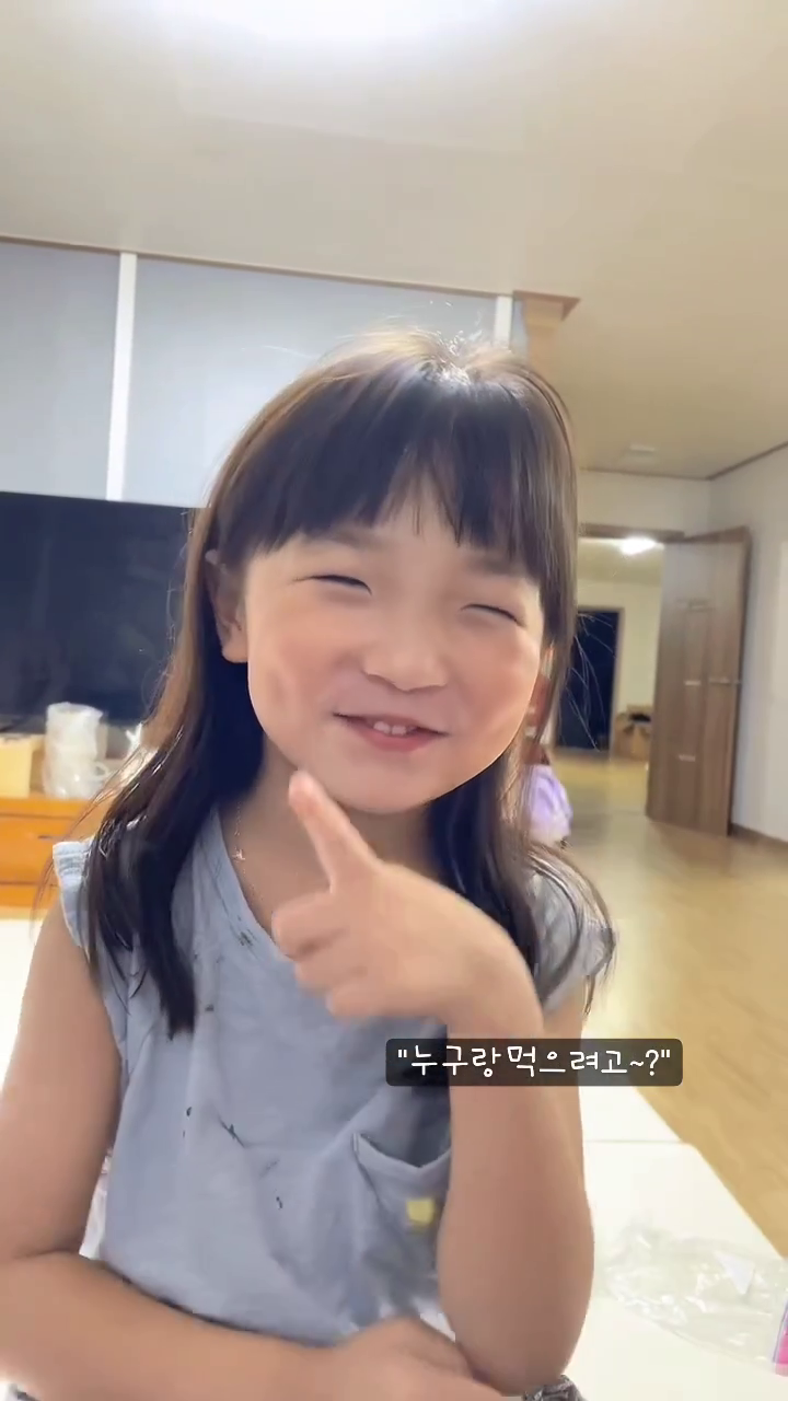 우울해서 빵사먹었어 시리즈 박언니의 답변ㅋㅋㅋㅋㅋ

#우울해서빵샀어 #릴스 #육아 #육아일상 #육아일기 #육아소통 #육아맘 #아기모델 #유치원 #어린이집 #조카 #조카사랑 #이모 #육아스타그램 #테스트 #mbti #5살 #딸스타그램 #귀요미 #baby #babygirl #babymodel