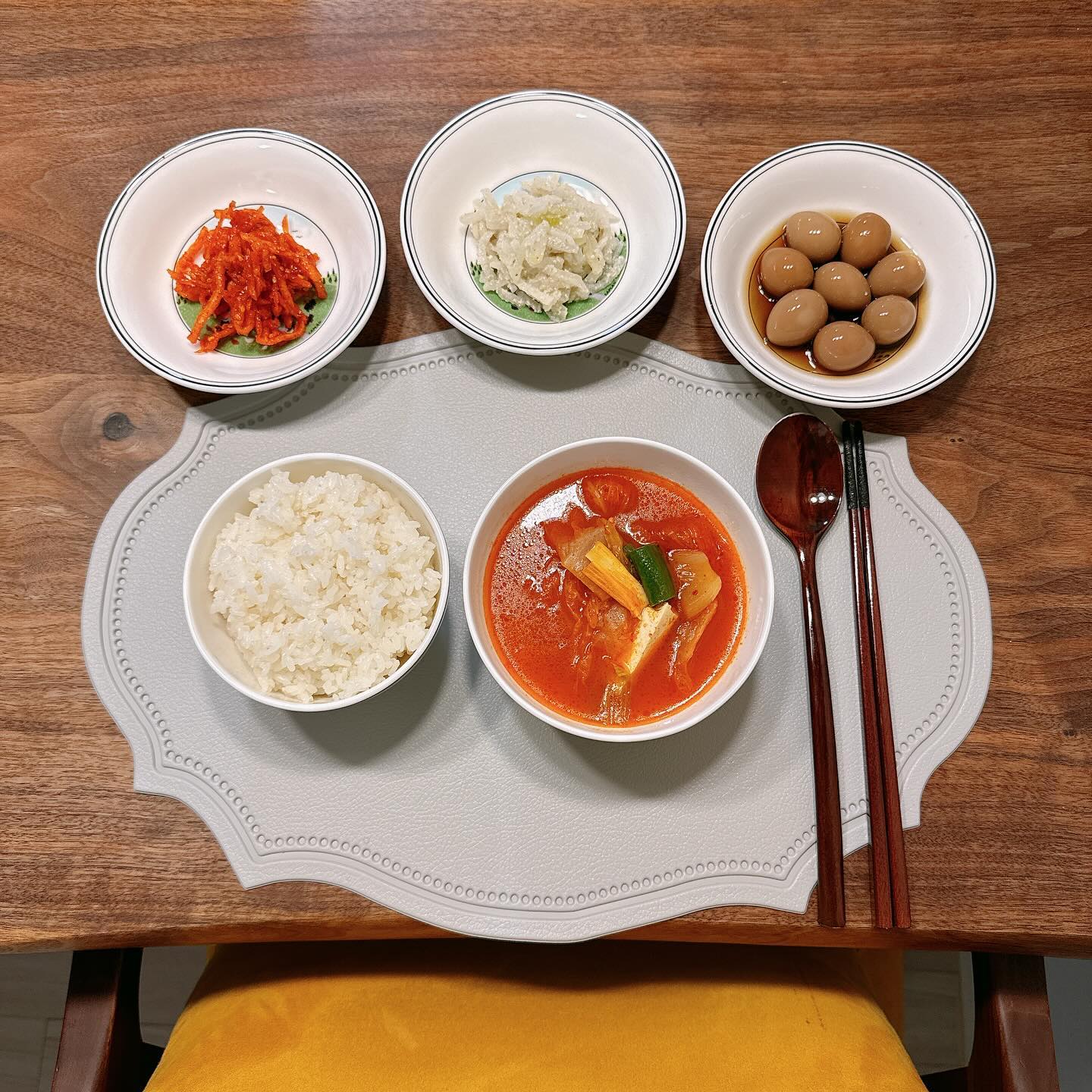 #협찬

매일 먹는 밥 쌀 종류도 너무 다양해 신기하지요.
밥할 때 구수한 향이 집안에 퍼지니 군침이 돌아!
조선의 깊은 향을 지닌 고기능성 향미 준비 완료.

조선향진주쌀은 단일품종 90%이상 대한민국의
최고급 향기나는 쌀로 쌀알이 작고 균일하답니다.
씹을수록 단맛이 나구요 저아밀로스 반찹쌀 품종
이라 밥알의 식감이 탱탱하고 찰기도 살아 있어요.
 
밥맛을 저하시키는 단백질 함량이 낮아 맛있고요
24시간이 지나도 윤기와 식감을 유지한다고해요.
 
조선향진주쌀로 맛있는 밥 먹으니 너무 좋으네요.
윤기와 식감, 향과 맛 모두 너무 만족하며 먹어요.
 

#조선향미 #조선향진주 #맛있는쌀 #밥맛좋은쌀 #집밥용쌀 #신품종쌀 #당일도정쌀 #단일품종쌀 #초밥용쌀 ##향미쌀 #향기나는쌀 #골든퀸3호 #수향미 #고시히카리 #경기미이천쌀 #철원오대쌀 #백진주쌀