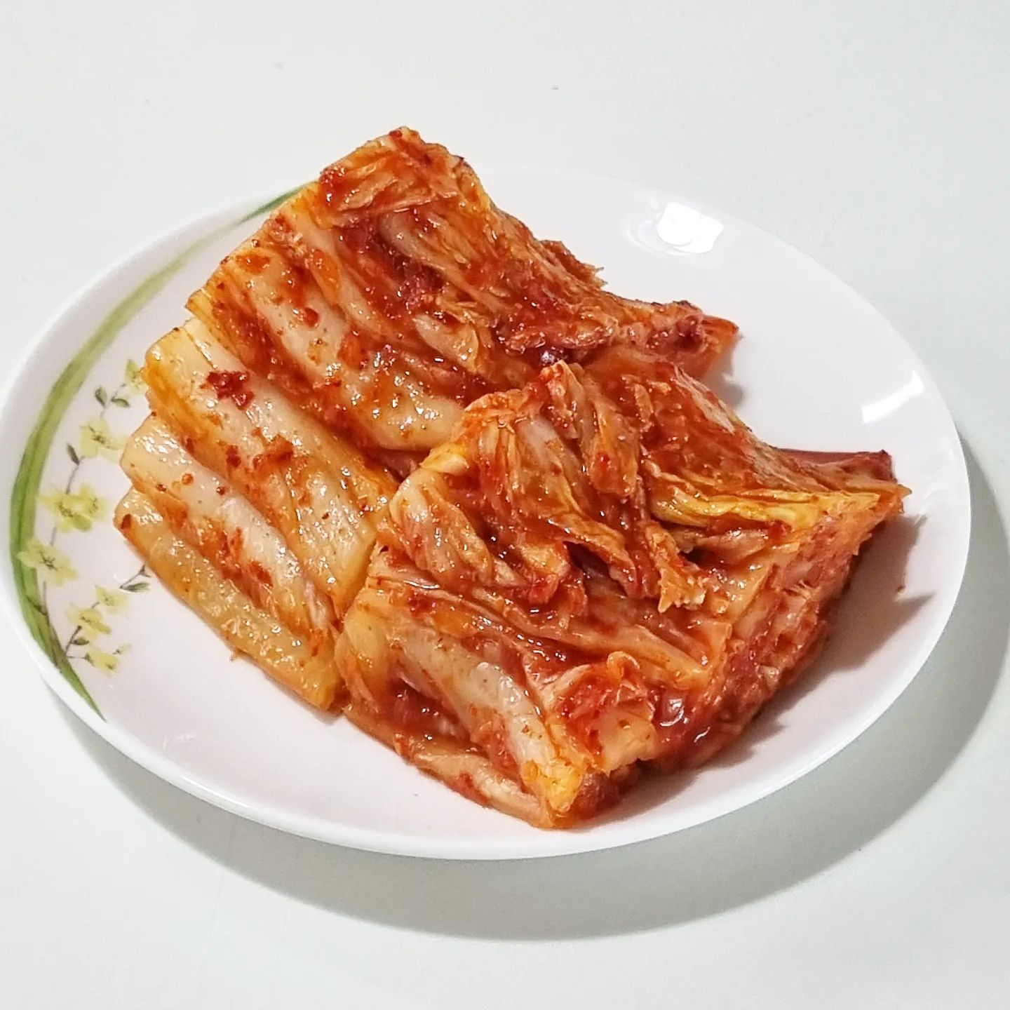 #협찬
이제 슬슬 새김치 먹고싶을때 아닌가?
시원하고 아삭한 김치 먹고 싶었는데 이조원 해남김치가 딱 그맛이네~!
물 맑고 바람 좋은 해남에서 자란 배추와 신선한 재료들을 직접 농사짓고 만든 김치라 더 맛있는듯~! 
해남 배추의 시원함, 달달함, 아삭함을 살리기 위해 해남 천일염으로 최적의 시간인 16시간으로 절임한 배추로 만든 김치~!
전라도 김치라면 젓갈 많이 넣고 텁텁하지 않을까 했는데 비법육수로 시원함과 아삭함이 살아있어 누구나 맛있게 먹을 수 있네...^^
HACCP인증 업체로 철저한 위생관리는 기본이고 맛도 좋아서 재주문각이네~!
.
.

✅️구매좌표 https://smartstore.naver.com/goska/products/9183496287

#국내산김치 #포기김치추천 #해남배추김치 #전라도배추김치 #전라도포기김치 #해남김치 #전라도김치 #국내산배추김치 #땅끝마을김치 #김치주문하기 #김치당일배송 #김치택배 #김치배송 #자연조미료김치 #디너의여왕 #집밥 #먹방