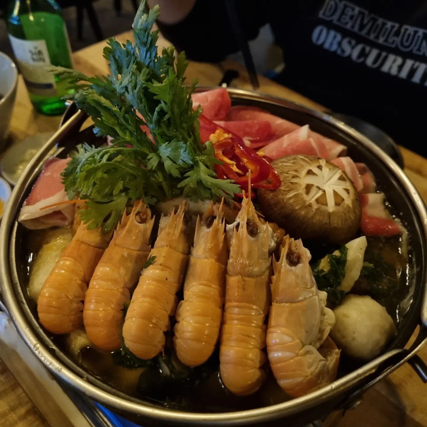 분위기 좋고 맛도 좋고
이번엔 신랑과 가보았다
만족해하시네~
어제보단 조금더 마니 이런저런 대화를 나눈거같은데
시간은 참 빨리 흘러가는것같다

이런저런
생각많아지는요즘.
이렇게 또 술로마무리

#광주근교맛집#나주혁신도시#빛가람동#빛가람동맛집#동네맛집#현지인맛집#이자카야#쇼다이#창코나베#이카게소#부부대화#진솔한얘기#데이트#술한잔#술스타그램#술먹방#술로그#술안주#소주안주