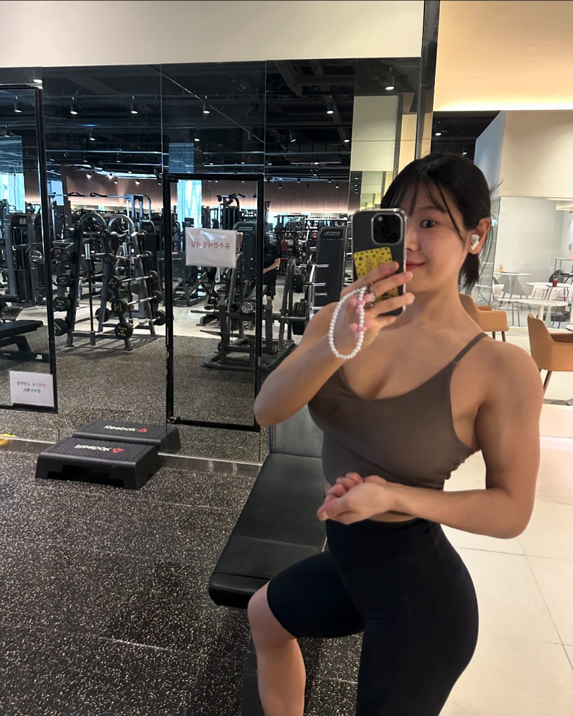 운동도 영양도 똑똑하게 
marvelgym_hun 💩

다이어투 33일차 -1.4kg 

시즌과정 하루하루 정말 힘들지만 
그래도 아직까지는 살만함 ㅎ 
한 삼키로 더 빠지는순간부터 좀비될꺼같은데 .. ㅎ 

예상체중기준으로 
5.5나 더 빼야한다니 ㅎㅎㅎ 
예상체중에 몸 안나오면 더 빼야할수도 ~~ ???? 
무튼 ㅎㅇㅌ💪