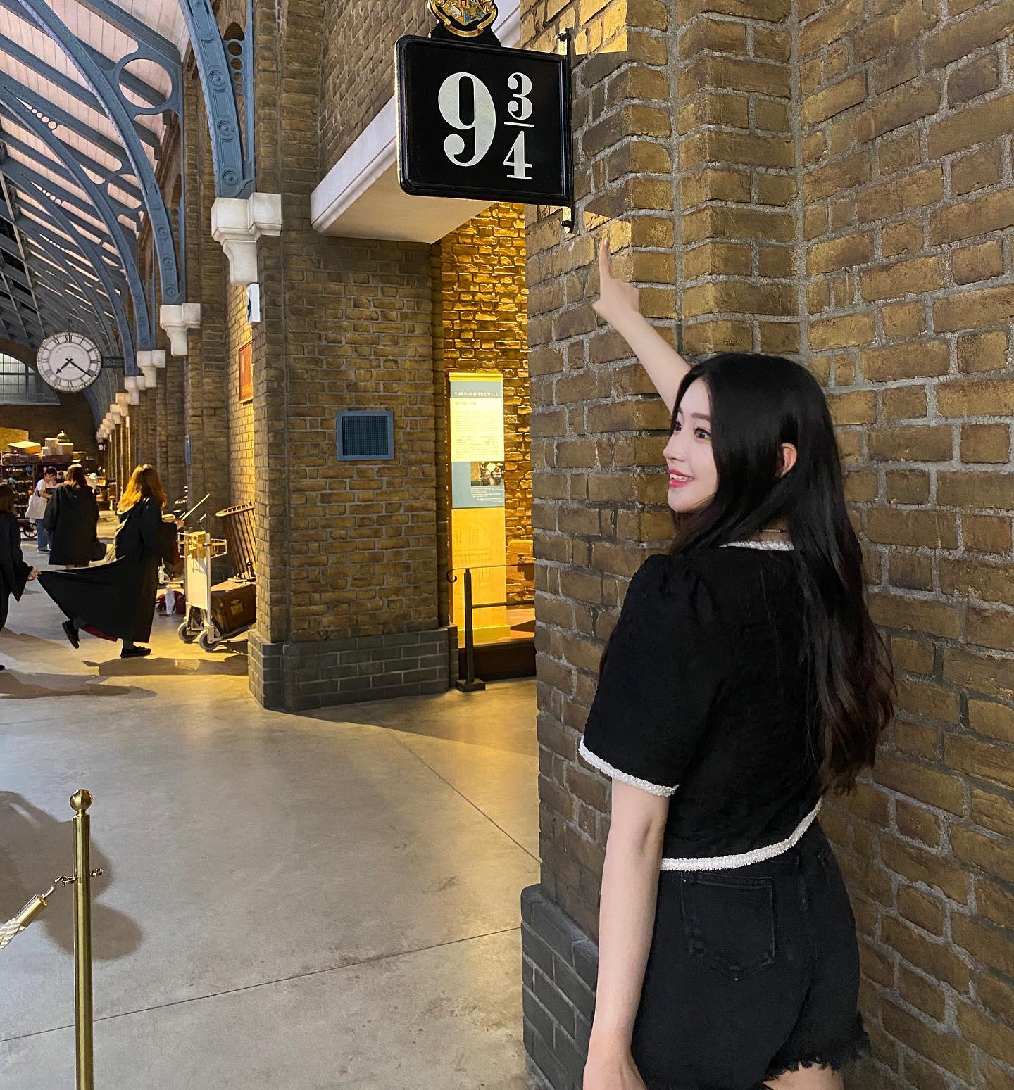 9와 4분의 3 승강장에서 너를 기다려🚂
.
.
#harrypotter #wbstudiotour #해리포터 #위너브라더스스튜디오 #도쿄 #day2 #tokyo #daily #여행 #해리포터스튜디오 #943