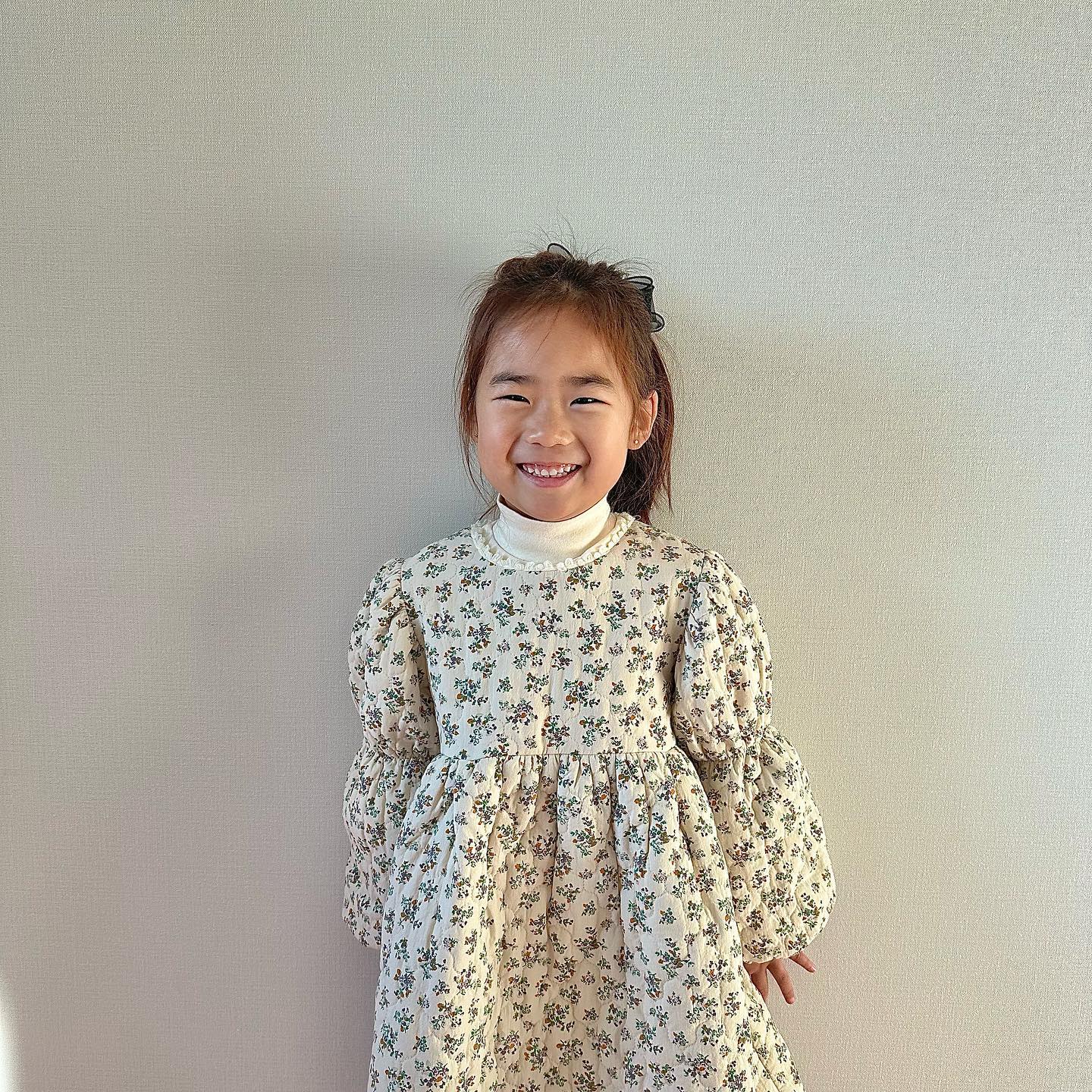 아직 내눈엔 애기인데
벌써 취학통지서라니 🫢

언제 이리 큰걸까 돌아보게되는 요즘
학교 가기전 공부도 열심히 하는중 !!

치마치마치마 노래만 그만 불렀으면,,
그랫으면 좋겟다 🎶

𐁑 아현이가 입고있는옷 _ane_jiyu_ 

#오랜만에정보요정 뾰로롱
#곧잼민이 ㅎㅎㅎㅎㅎㅎㅎ