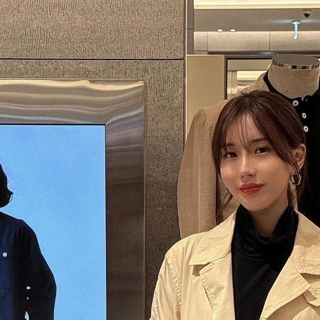  미니🎀 on Instagram: "#광고 
남성 셀렉트숍으로 진화하는 ‘브로이어 팝업스토어’
프랑스 남성 브랜드 브로이어가 더현대 서울에 
이번에 단독으로 선보이는 남성 셀렉트숍 브로이어+
방문하여 구경도 하면서 남성복이지만 여자가 입기에도
사이즈가 괜찮고 디자인이 이뻐 직접 입어보면서
만족스러워하며 좋은 시간 보내고 왔습니다🎶

멋진 올드머니 룩으로 가득한 브로이어를 비롯해 
하트포드, 드본팩쳐, 루드도쿄, 티모시 등 
프랑스 현지에서 큰 인기를 얻고 있는 멋진 브랜드들을 
한눈에 확인할 수 있으니 합리적인 가격대의 질 좋은 제품인 
브로이어 보러 방문하러 와보세요👏

🎀브로이어 팝업스토어 
장소 : 더현대 서울 3층(서울 영등포구 여의대로 108)
.
.
.
#브로이어 #Breuer #브로이어플러스 #더현대 #더현대팝업 #팝업스토어 #더현대서울 #남성패션 #남성코디 #하트포드 #드본팩쳐 #루드도쿄 #티모시 #남자데일리룩 #남자스타일 #남자코디추천 #남자패션코디 #셀렉트숍 #남성복 #남성의류"