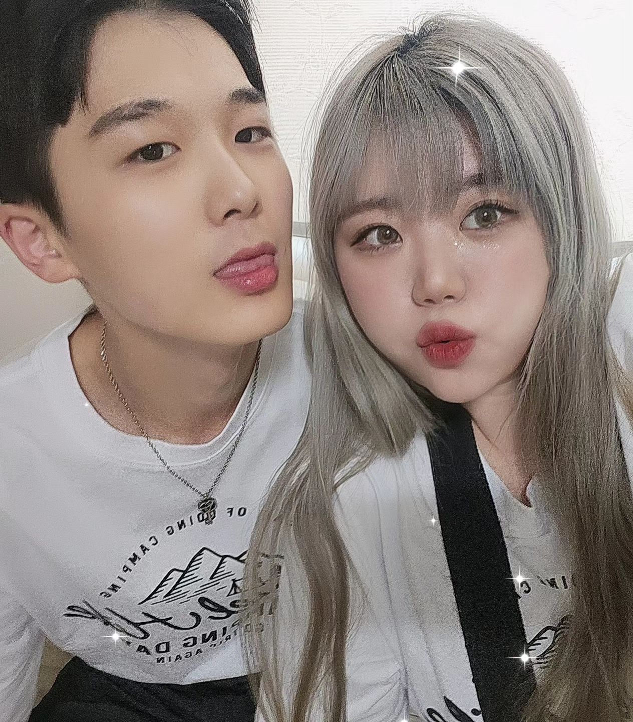 투샷 게시물은 오랜만이잖아 ? 💗

휴가 첫날 인데 머리색은 다빠지고
건진 사진도 없는날 💦💦