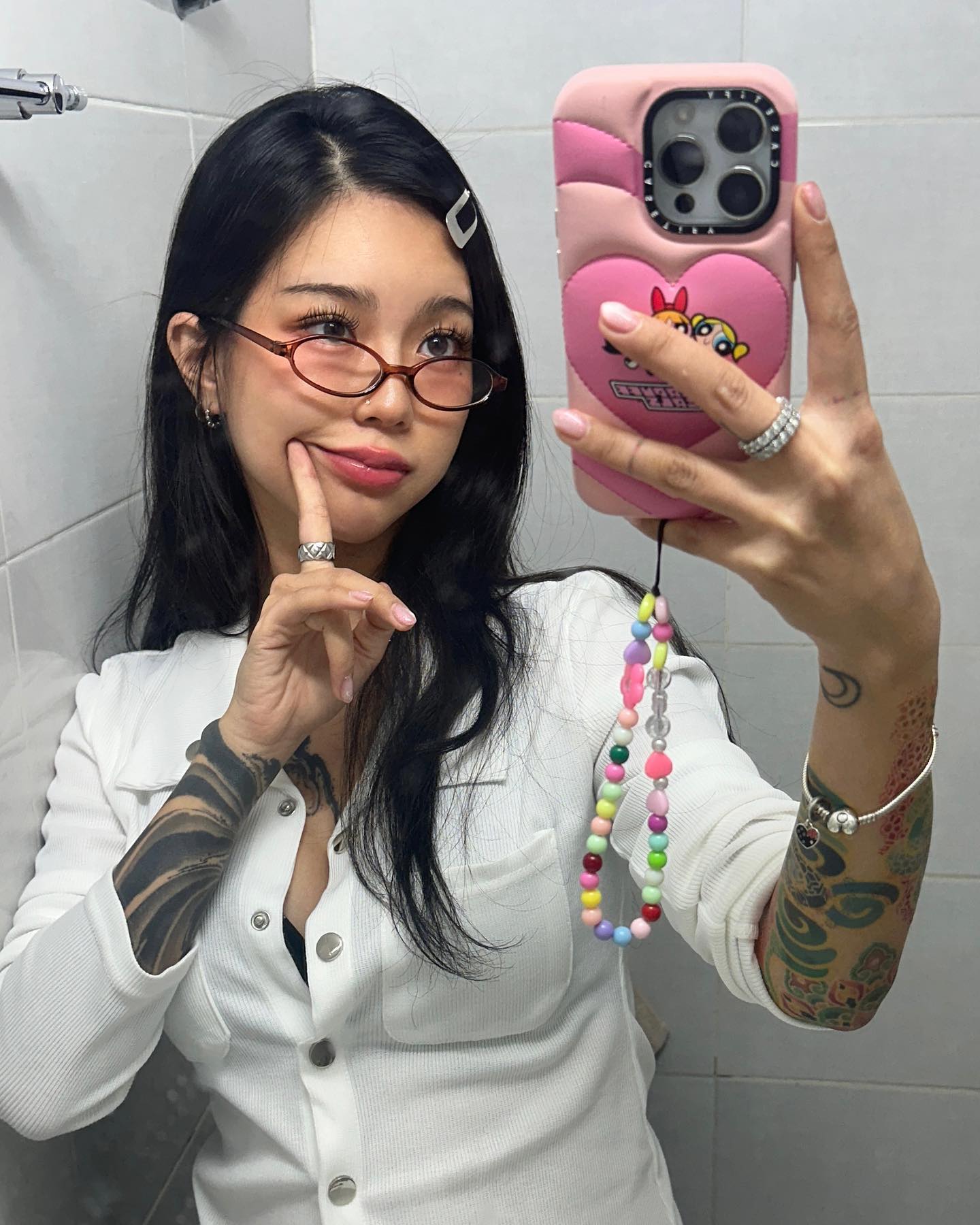Geek은 맞는 거 같은데,
Chic는 아니여서..
 #geekchic 는 못할 거 같은데용..,