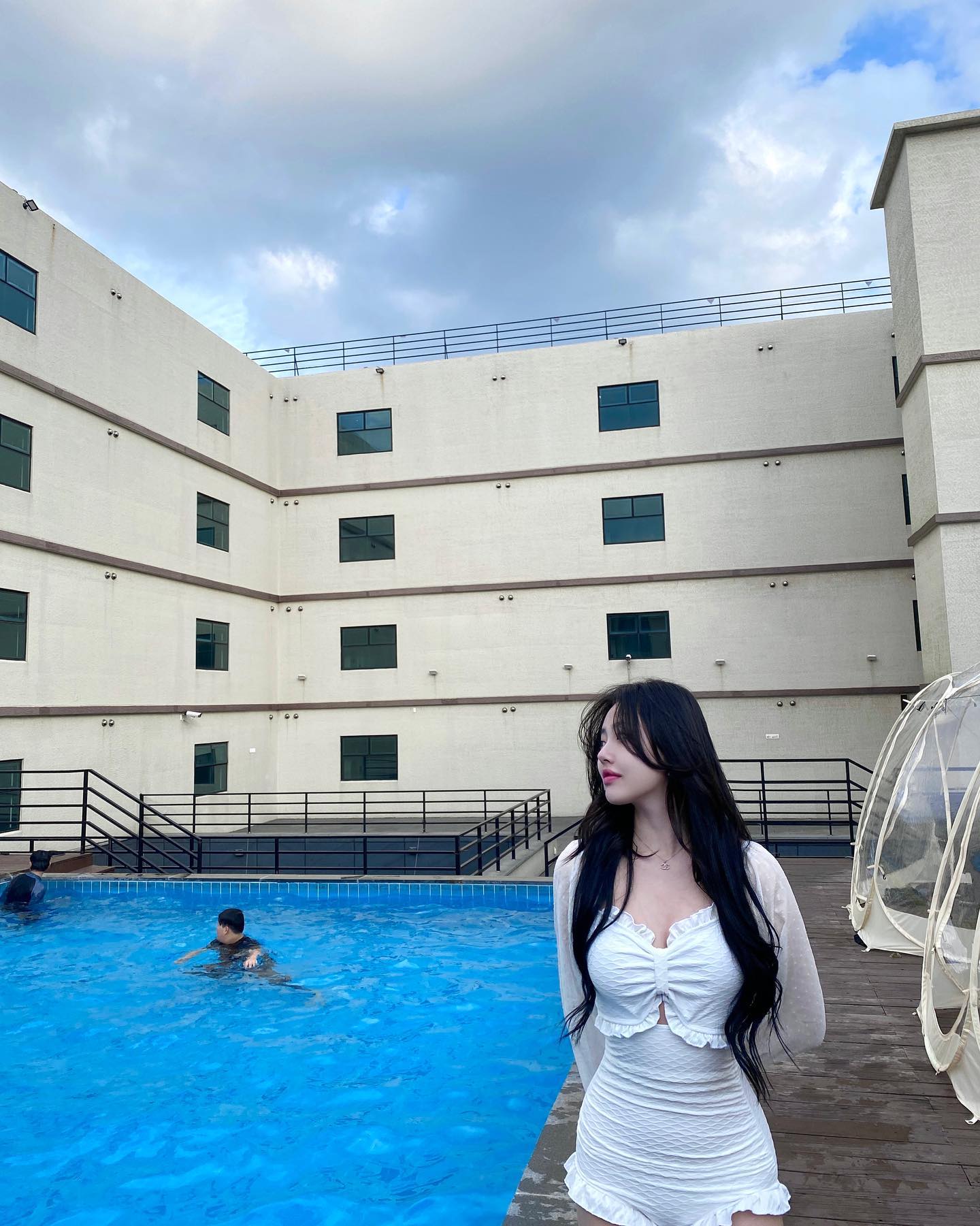 코델리아s 호텔 다녀왔어요👀👀
온수풀 수영장 넘 맘에 들었고 오락실, 라운지, 카페, 편의점도 있어서 하루종일 호텔 안에서 놀 수 있을 정도🫢 가성비도 좋아서 제주도 여행 갈 때 숙소는 여기로!!