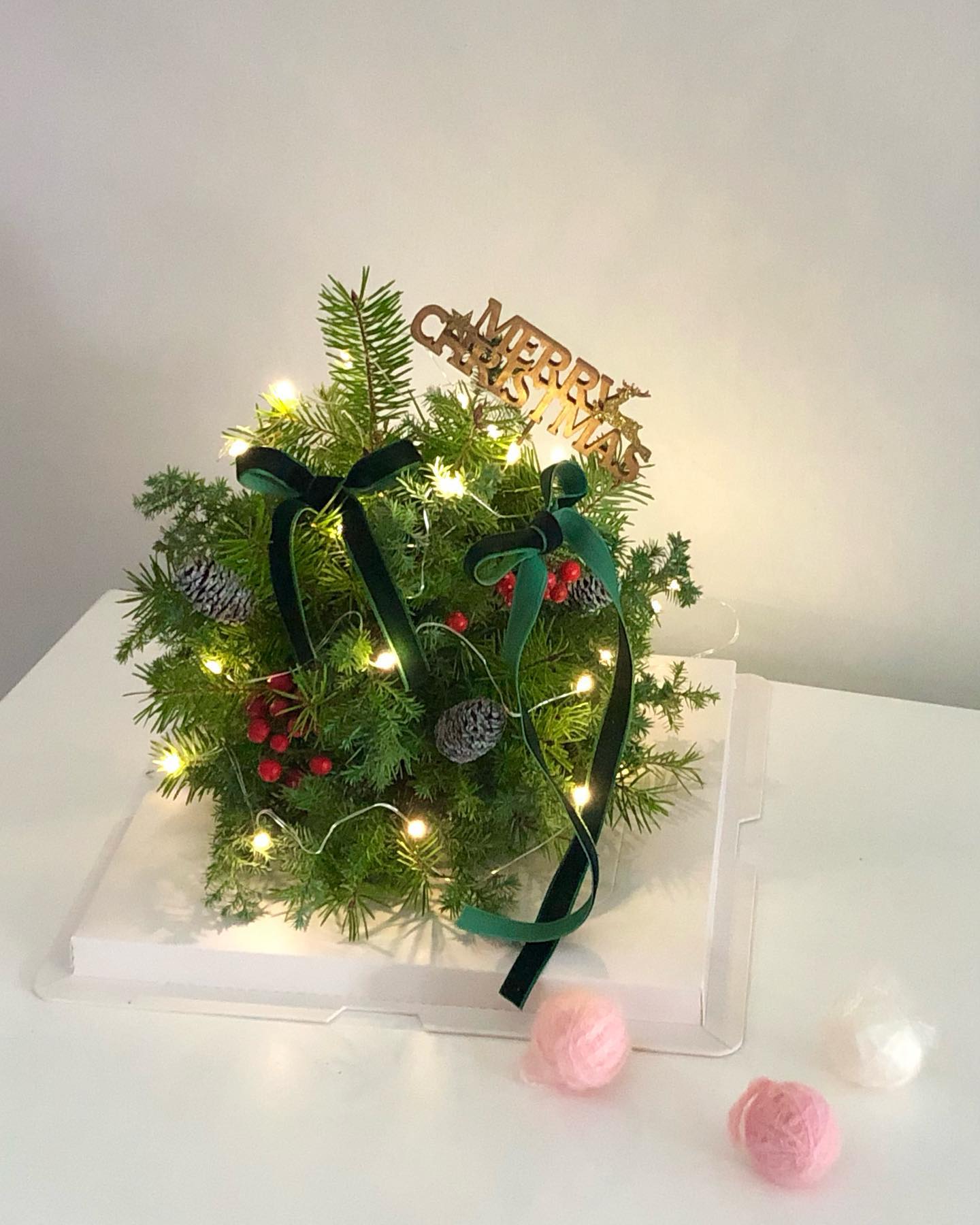 크리스마스 느낌 물씬 나죠~🐿️🍒
제작하면서 피톤치드 흠뻑맡는중🌲
오직 12월에만 구매 가능한 연말 선물로 추천드리는 귀여운 생화트리케이크 주문 가능합니다❤️

 #신상플라워크리스마스

 ꕤ 꽃 예약문의 ꕤ 
𝑲𝑨𝑲𝑨𝑶 . 신상플라워 
𝑷𝑯𝑶𝑵𝑬 . 010-9214-8065
