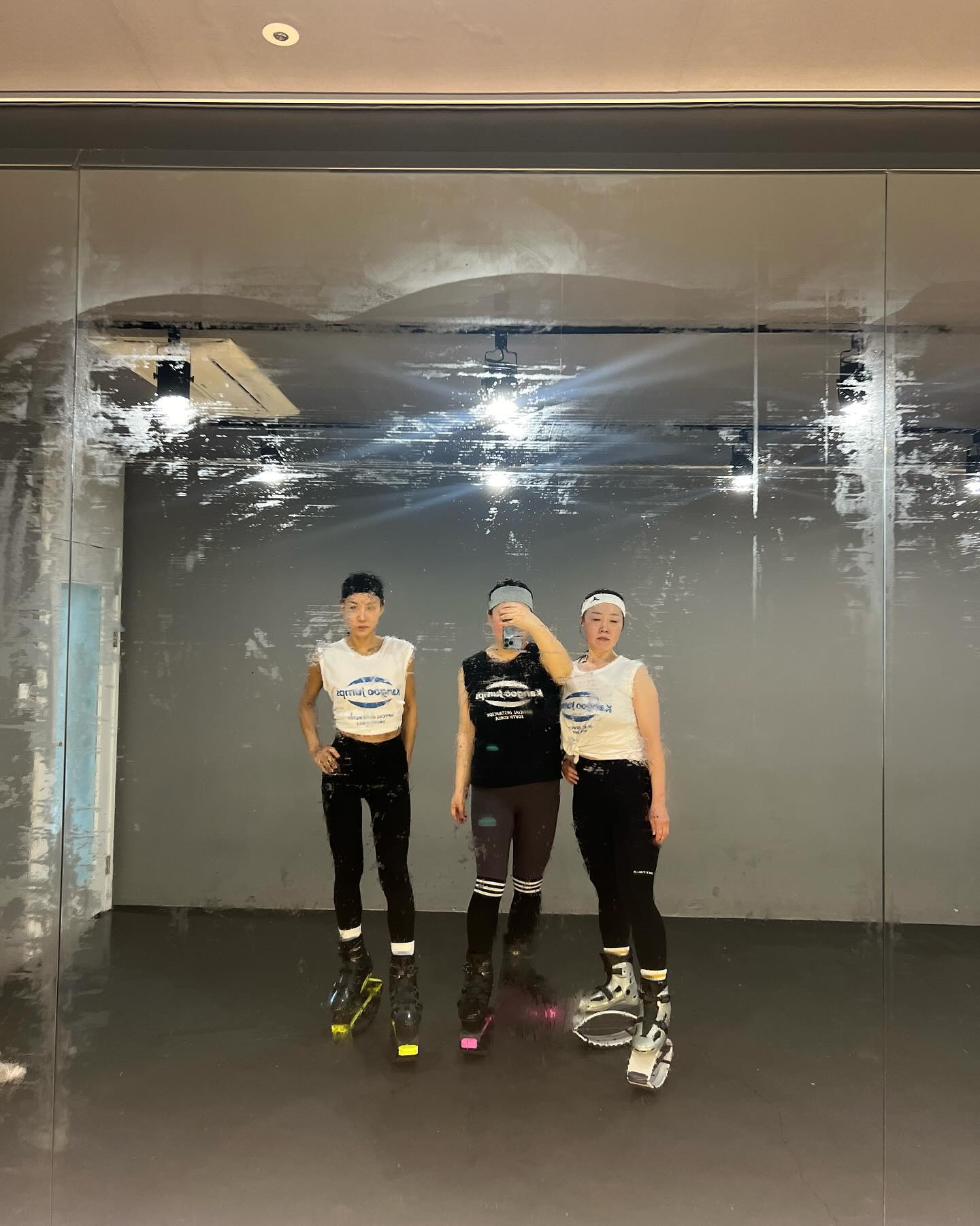 캉구 
.
북유럽 운동이란다 개신나고  개땀나고 개운동되고 
.
살빠지게따 빨리 오픈하세요
.
20분 뛰었는데 티셔츠 반젖습니다 !!
.
#캉구 #캉구점프 #울산다이어트