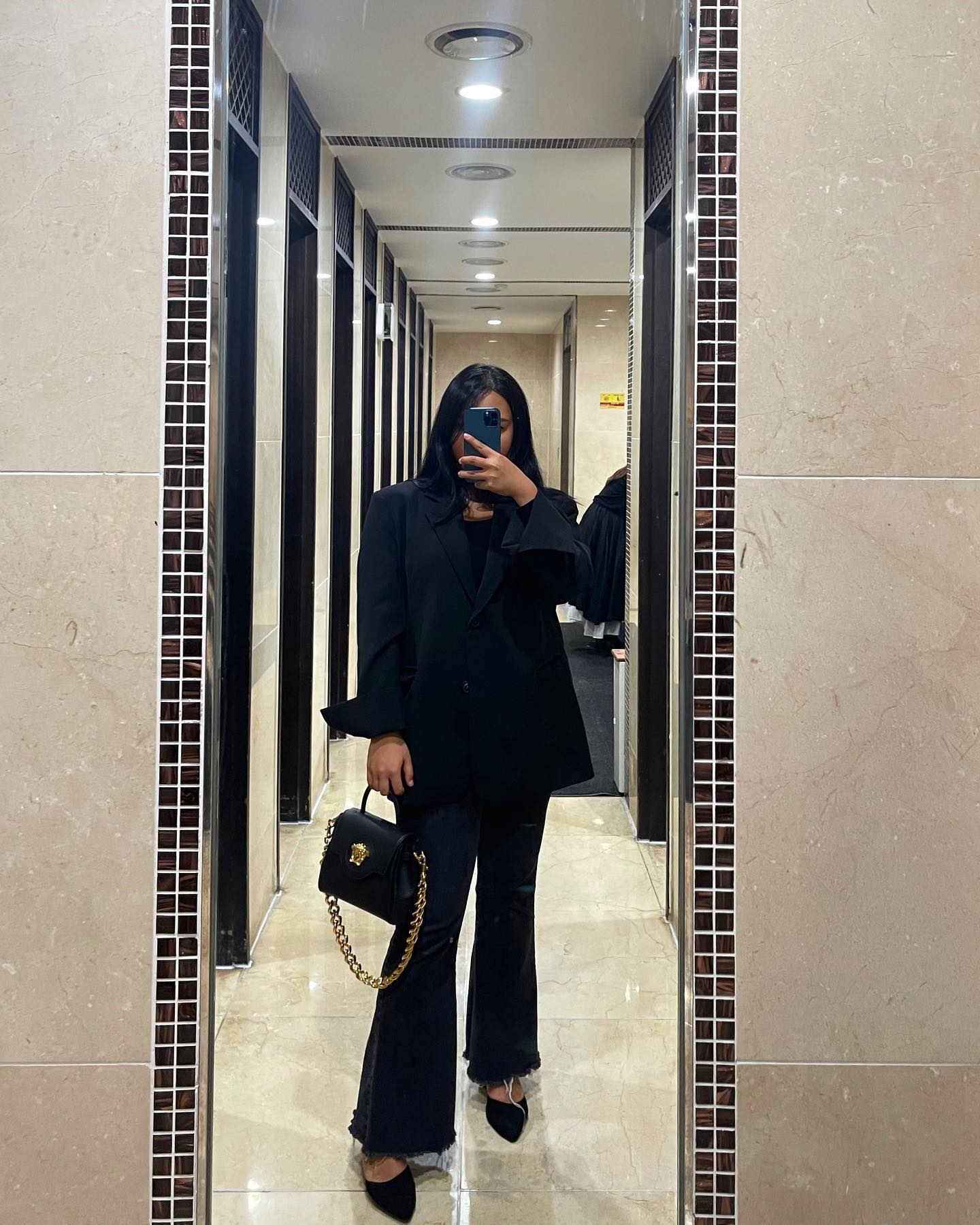 베르사체 넘 예뻐..넘모 내서탈😎❤️

I went to my friend’s wedding with versace 🫶🏾
VERSACE is totally my thing💛