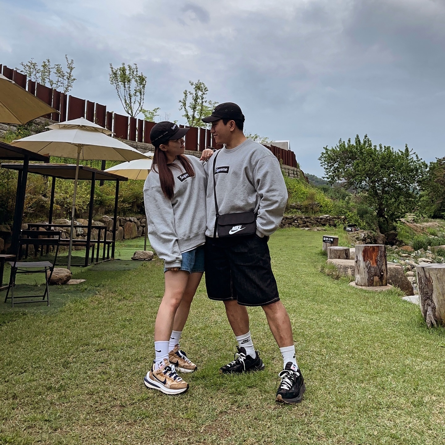 📸
커플 슈프림 캠프캡 🤪
⠀
⠀
⠀
⠀
⠀
#대구팔공산 #대구팔공산카페 #대구인어브리즈 #인어브리즈 #인어브리즈카페 #inabreeze #대구 #대구카페 #커플스타그램 #커플룩 #슈프림 #슈프림캠프캡 #캠프캡코디 #캠프캡추천 #슈프림맨투맨 #커플시밀러룩 #사카이베이퍼와플 #좋아요 #소통 #패션계정 #패션계정맞팔 #패션스타그램 #나이키사카이 #나이키사카이베이퍼와플 #nike #supreme #sacainike #sacaivaporwaffle #supremecrewneck #supremecampcap