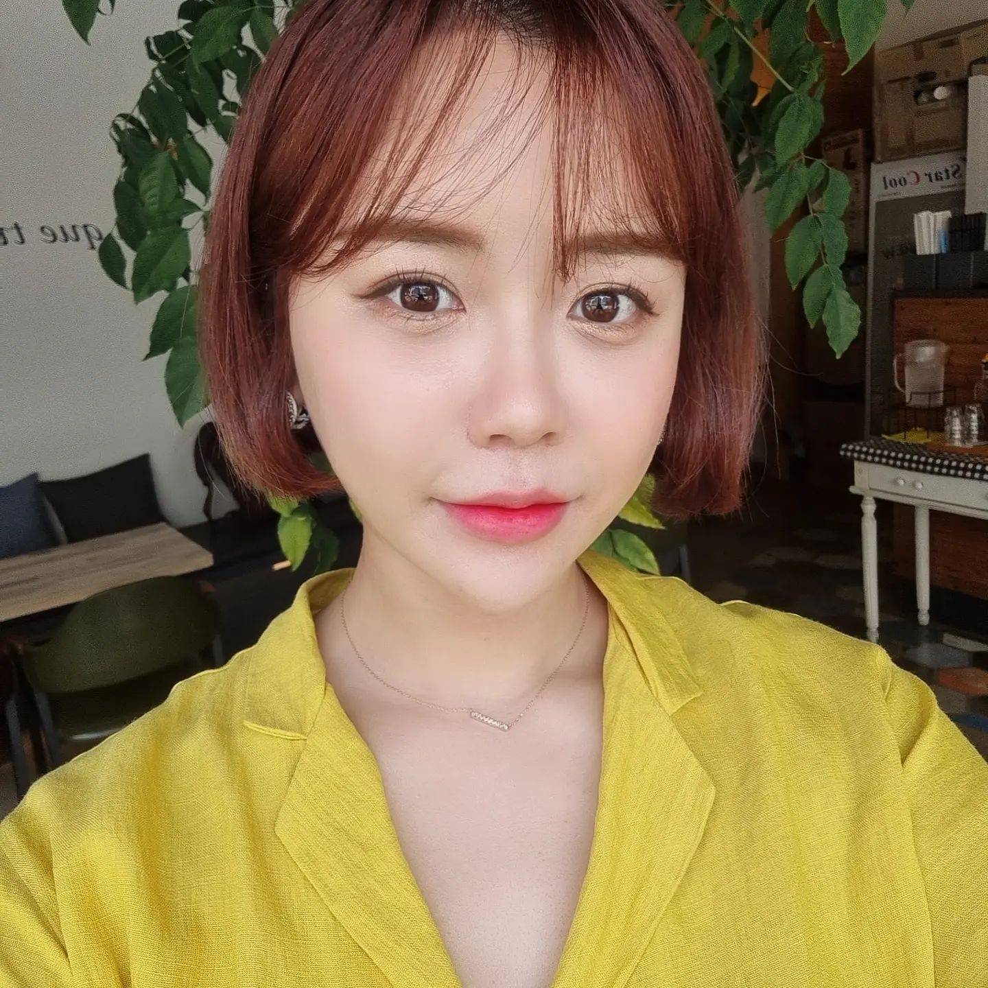 관광은 사치
온전히 먹기만 하다온 대전여행 👧
또간집에 풍자가 갔다던 두부두루치기집 !!
맛이 특이함. 두부조림맛도 아니지만 음청 매움 >_<
그와중에 하루에 한번꼴로 성심당 가서 빵쇼핑! 빵은 못참아🌭🥐🥖

#성심당 
#성심당케익부띠끄 
#광천식당