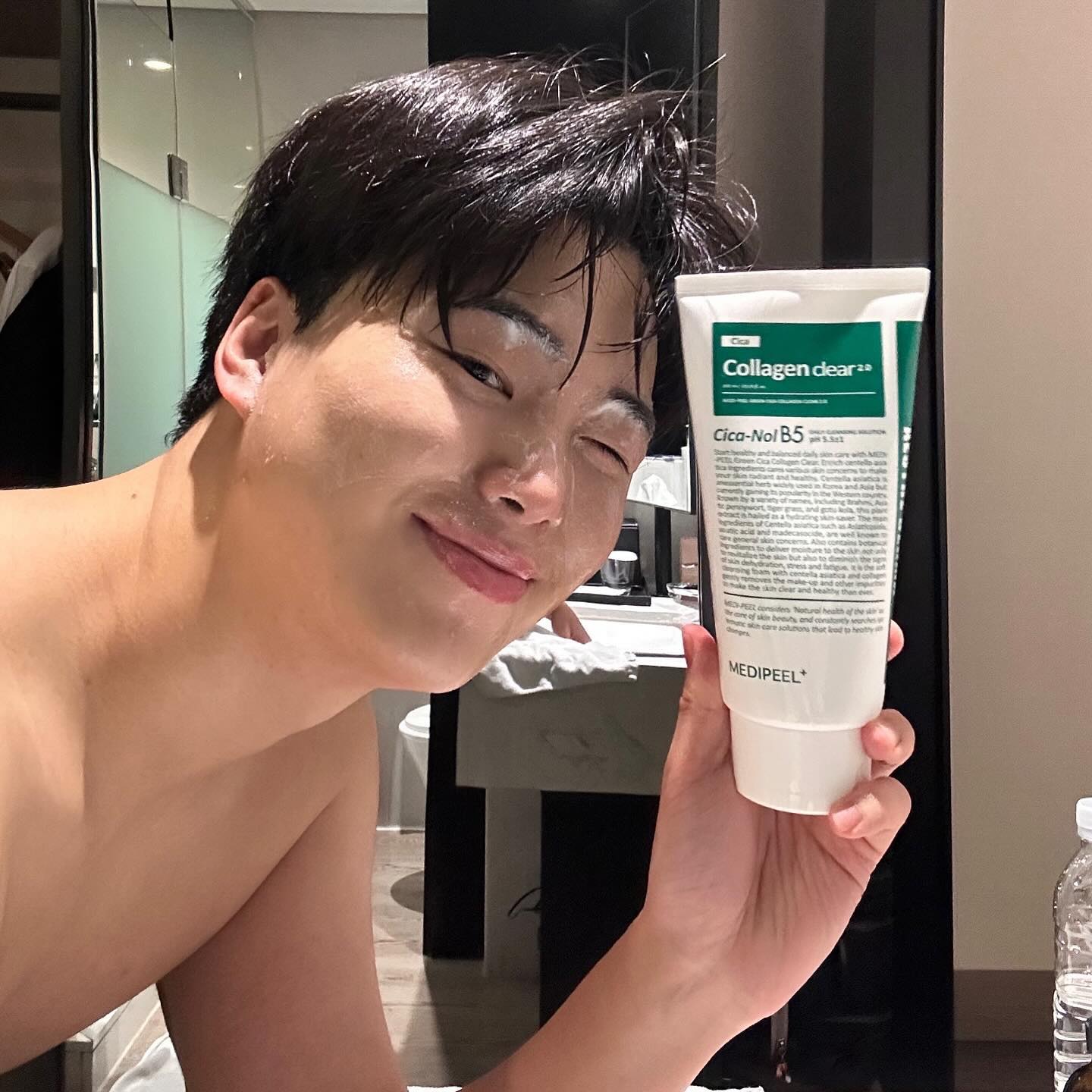 #협찬  #메디필 #medipeel #메디필폼클렌징 #메디필클렌징폼 #그린시카콜라겐클리어2.0 #메디필콜라겐 #시카 #판테놀 #진정 #약산성폼클렌징 #미세먼지폼클렌징 #올리브영 #올리브영클렌징폼 #올리브영폼클렌징추천 #약산성클렌징폼 #kbeuty #kskincare

더마스킨 노하우로 탄생한 트러블 흔적 케어 클렌징폼 🧼😊

제주산 🍊시카 판테놀, 훨씬 순해진 성분, 강력해진 제품력으로 수분을 충분히 공급해주는 클렌징 폼. 덜 닦였나 착각할정도로 뽀송 맨들맨들해진 내 얼굴과 믿고 쓰는 메니힐 클렌징 라인 😀😚😌