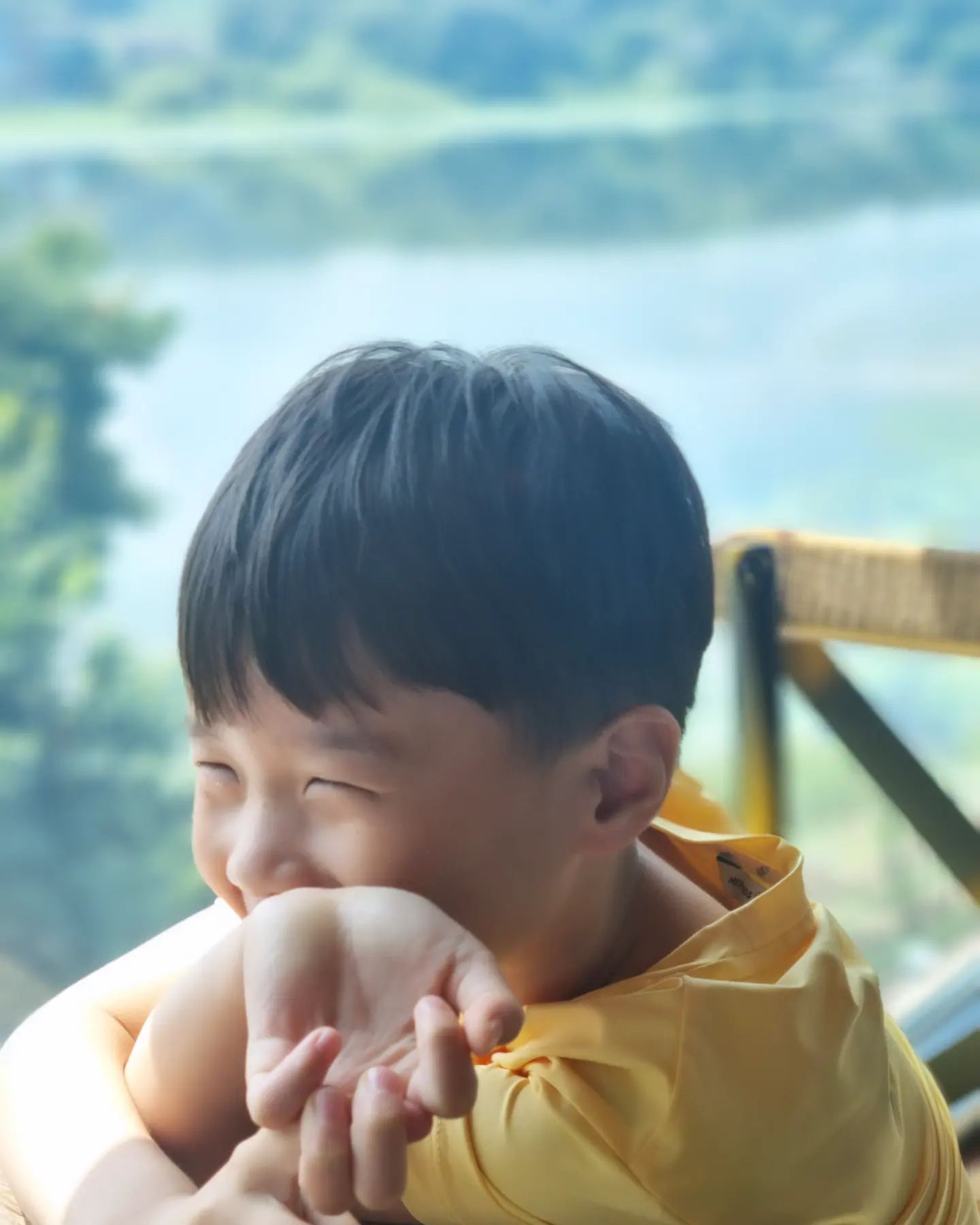 ❤️

단톡방에 보통리저수지카페 뷰를 보냈더니

'화성에 이런 카페가 있어?'

응. 있었네

전부터 알곤 있었지만
손님이 많다는 후기들을 보면서 
애셋과 함께 가려니 주춤..

하지만 평일날 시간이 되어선
큰 아들과 데이트 하러 온 곳

태유니도 본인 스마트폰으로
사진을 찍어달라고 할 정도로
우리둘 마음에 쏙 들었다:)

브런치를 먹으러 왔지만
베이커리바를 본 우리 아들은
케이크랑 빵이 먹고 싶대서 패스

2층, 3층, 테라스석 까지 갖춰져선
부모님과 아이들과 함께 
오기 좋은 화성예쁜카페

📌마롱카페
▪경기 화성시 정남면 세자로 251 1층~3층
▪0507-1340-3058

#협찬
#화성카페 #화성브런치카페 #화성베이커리카페 #보통리저수지카페 #화성리버뷰카페 #보통리카페 #화성파스타 #화성디저트카페 #화성디저트맛집 #보통리맛집 #화성보통리카페 #화성브런치 #화성예쁜카페 #화성데이트 #마롱카페 #마롱베이커리