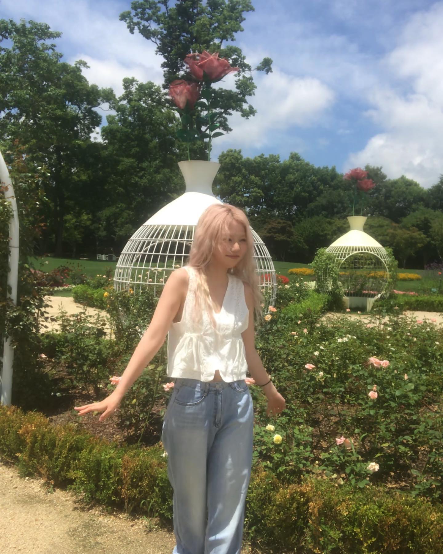 너무 기분 좋고 힐링었던 날 ´͈ ᵕ `͈ ♡°◌̊
우리 동네에 있는 대형 정원인데 정말 너무 너무 이뻤당
물론 나도🤭 너무 넓어서 다 보지도 못했는데 담에 또 가야지