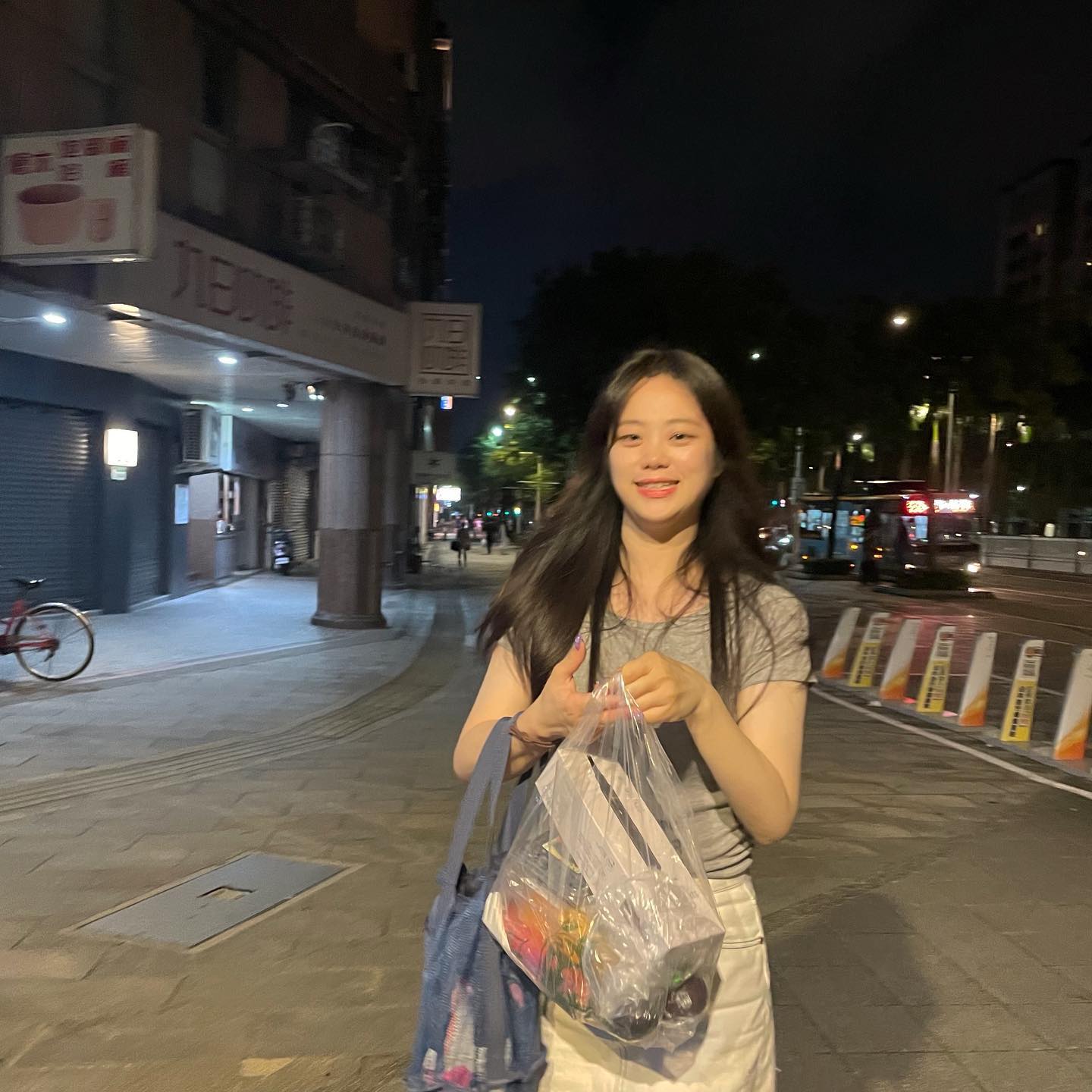 근손실 무서운줄 모르고
야식 사서 기분 좋음