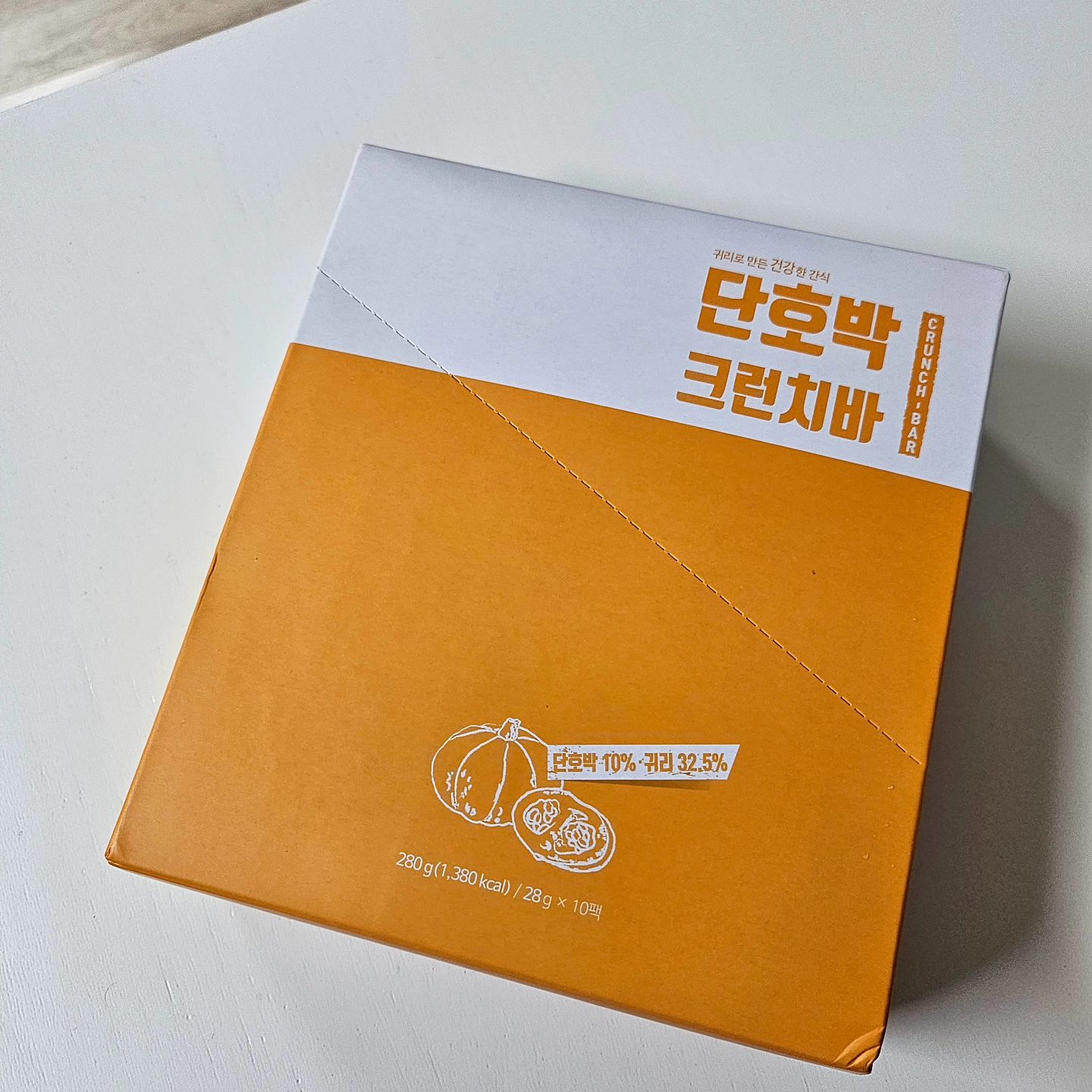 #협찬
단호박 크런치바 소개해요 :)

버터와 밀가루가 들어가지 않은!
귀리로 건강한 맛을 낸 건강간식 단호박크런치바에요 ><

체중관리를 위해서 이것 저것 많이 찾아봤는데
밀가루 없이 귀리로 만들고,
설탕이나 올리고당 없이 비정제사탕수수당을 사용한 제품을
찾기가 어려웠거든요!

그리고 단호박의 맛과 영양을 그대로 느낄 수 있도록
천연 단호박 가루를 사용했습니다!

직접 먹어보니 포만감도 좋고, 간식으로 딱이에요!

https://smartstore.naver.com/homeal/products/3039760978?NaPm=ct%3Dlra6p34o%7Cci%3D2a4835232ace4a52ccf42df7586312dc9fd18c37%7Ctr%3Dsls%7Csn%3D570229%7Chk%3Dcb6b38cb2fd64b9c430f44945bba2db7a085c6d1
