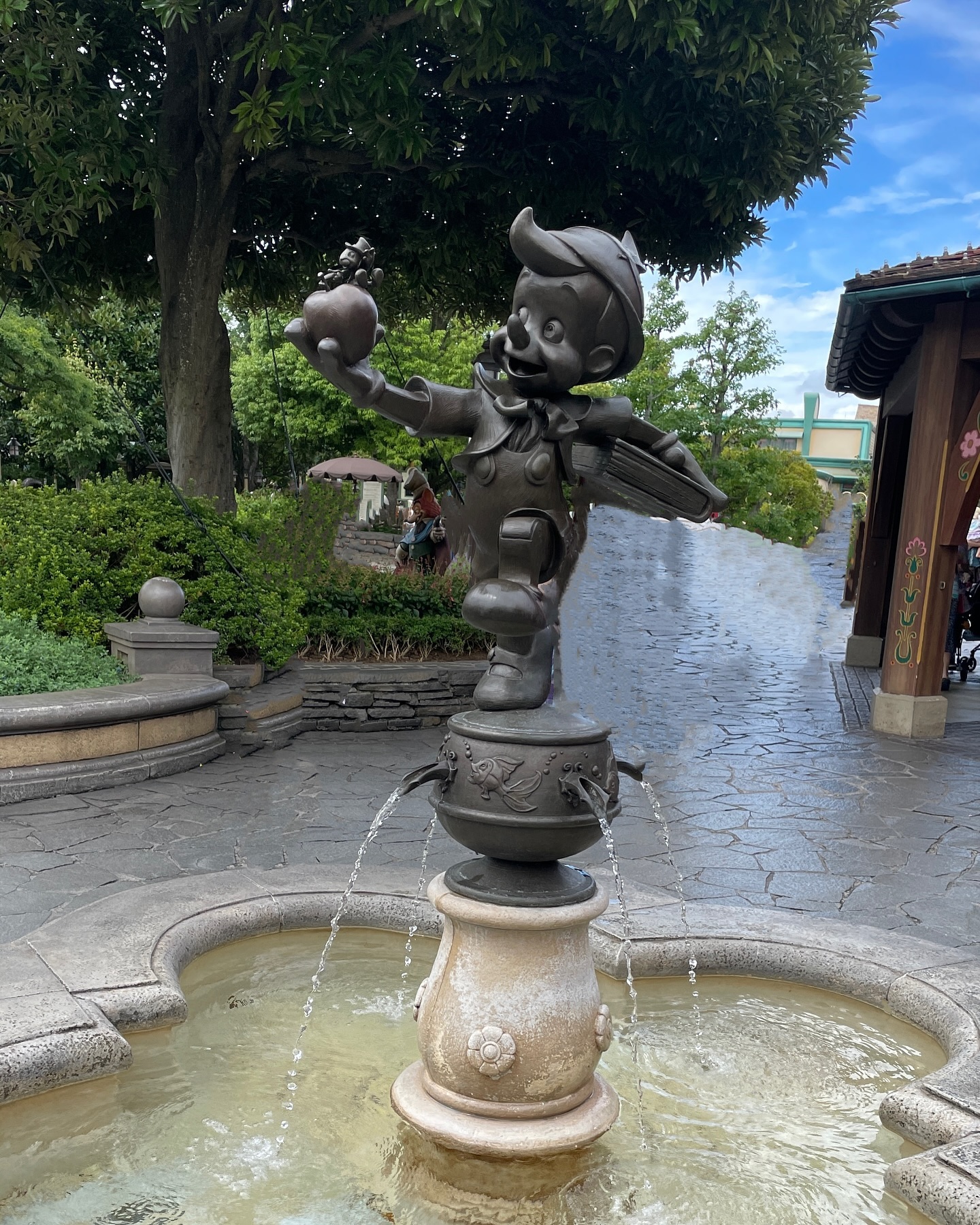 🏰👑⚜️🪤