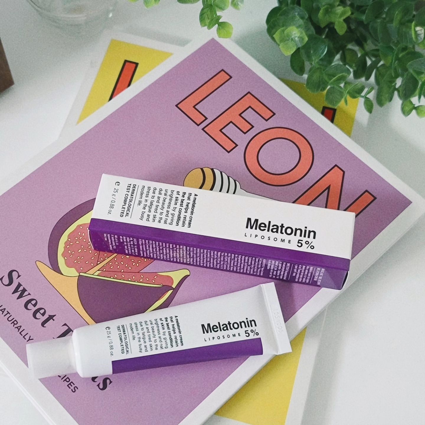 #협찬 #맥스클리닉 
maxclinic

평소 피부고민중에 기미 잡티 등 색소침착 관리에 관심이 많은데~ 멜라토닌크림 써봤지요 🫡

평소 기초케어하듯이 발라주면 되니까 간편쓰~
화사하고 깨끗한 피부로 가꿀 수 있다니 기대만땅!

피부에 부드럽게 스며들어 촉촉한 광이 촤르르~
쫀쫀하고 탄탄해진 피부결을 느낄 수 있네요 🌟

충분한 수면이 인체 건강에 도움이 되듯,
바이탈 리듬이 깨져있는 칙칙한 피부에 충분한 휴식을 전달해주어 건강하고 화사한 피부관리에 도움을 주는 성분이 바로 멜라토닌이랍니다!! 

 
🍏 화해 설문단 결과 속당김 만족도, 피부결 만족도, 피부 광채 만족도 등의 문항에서 90% 이상 만족 결과를 획득한 제품이라 더욱 믿음가죠 💐

#멜라토닌크림 #기미크림 #미백크림 #기미잡티크림 #멜라토닌효과