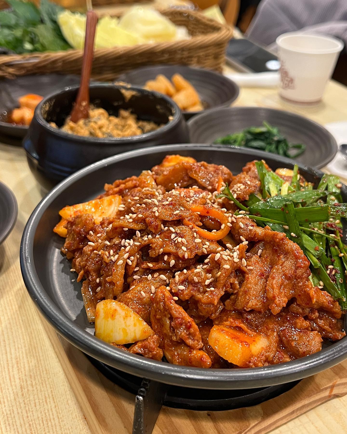 🐚
.
제육은 소울푸드 밥 두공기 쌈두장에 고기 김 우렁쌈장 존맛탱
.
🎈부천 오구당당
🪄인천 부평구 경원대로1377번길 47