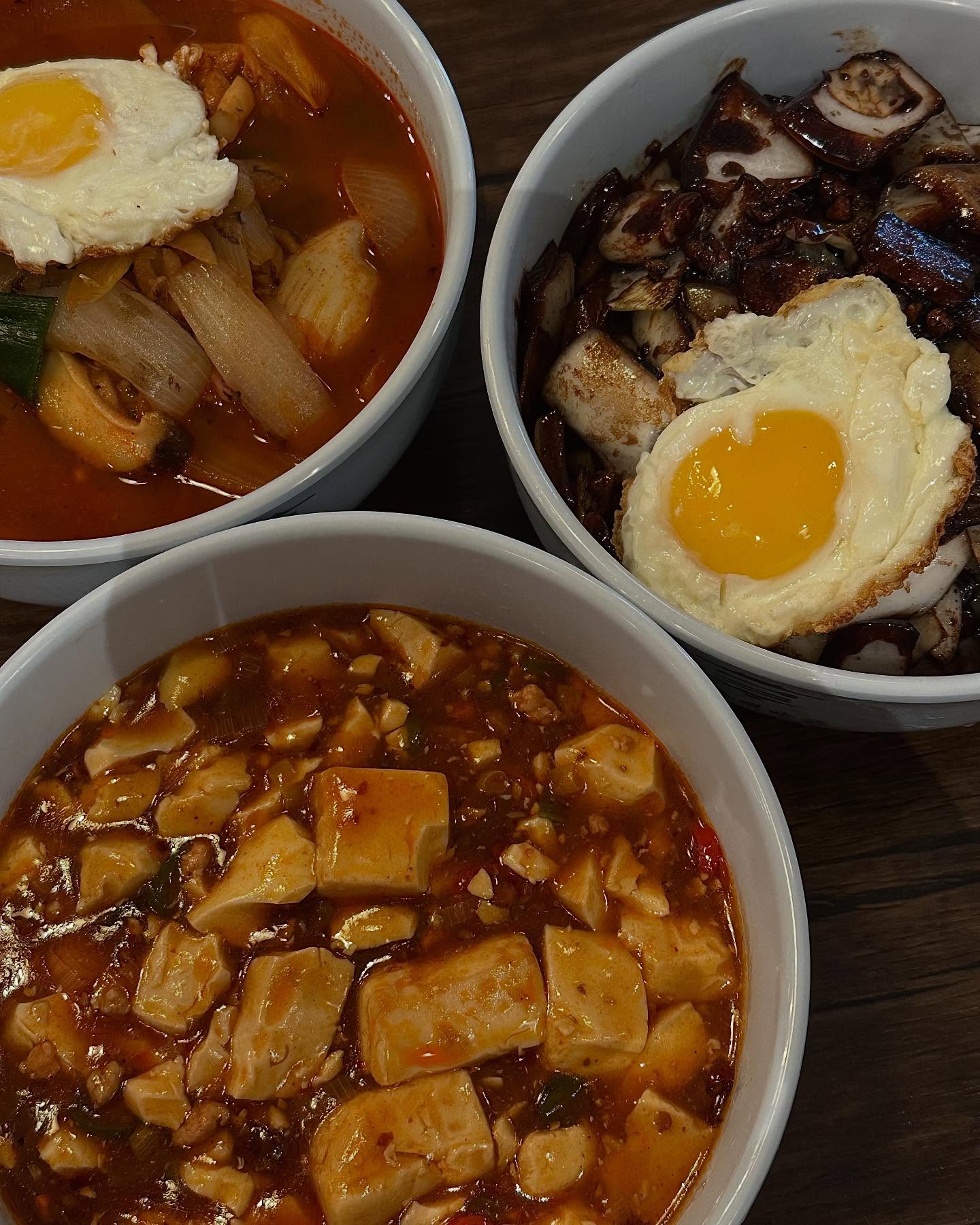 새로 생겨서 가본 #중화백반강남직영점 
마파두부밥만 봤지.. 마파두부면도 있어서 먹어봤는데
마라맛이!!🔥🔥 호불호 있을듯 난 호🤭
짜장면과 짬뽕은 기본적으로 무난 평타!