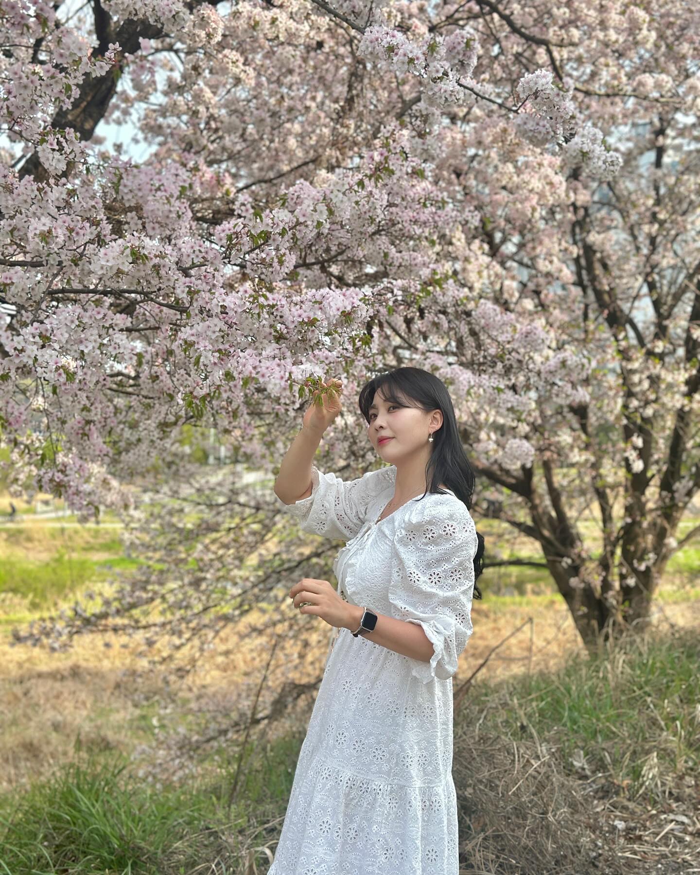 #🌸
⠀
⠀
⠀
⠀
일 끝나자마자
애들이랑 꽃놀이하고
물론 내가 더 신났지만..
⠀
⠀
⠀
내년엔 꽃구경 더 많이해야지ㅠㅠ
⠀
⠀
⠀
⠀
⠀
#오늘도녹초
⠀
⠀
⠀
⠀
⠀
⠀