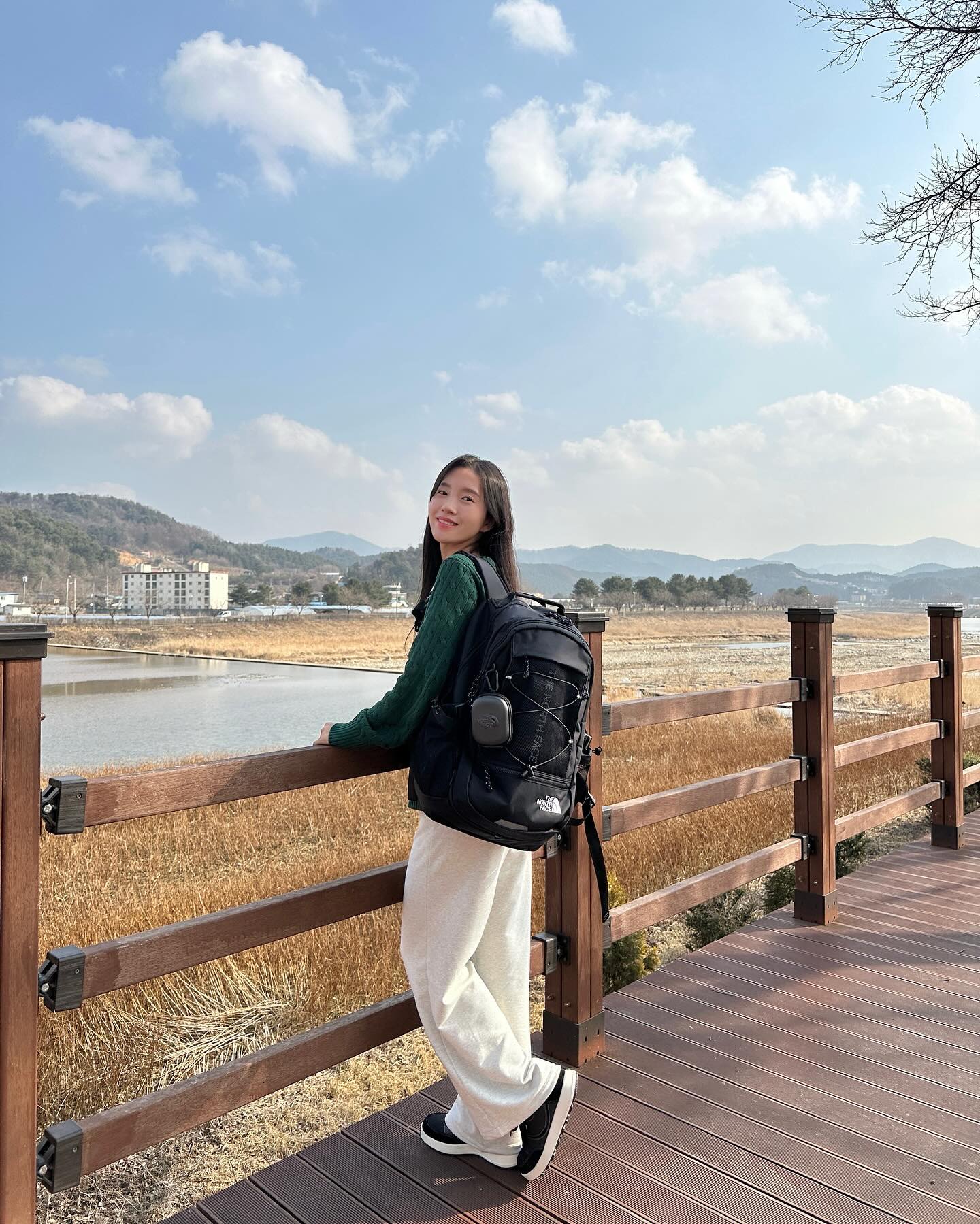 #광고  thenorthface_whitelabel

넉넉한 사이즈와 힙한 디자인이 너무 맘에드는
노스페이스 화이트라벨 슈퍼팩2 백팩🖤
노트북, 아이패드 등 신학기 필수템 모두 다
넣어다니기 너무 좋은 사이즈에요🙊
함께 착용한 돔(DOME) 스니커즈는 데일리 신발로 딱🤍
전면의 노스페이스 로고가 포인트로 너무 예뻐요🙊
신학기엔 돔(DOME) 스니커즈와 슈퍼팩2 메고 폴짝〰️❣️

#노스페이스 #노스페이스백팩 #돔스니커즈 #신발추천 #신학기백팩추천 #노스페이스신발